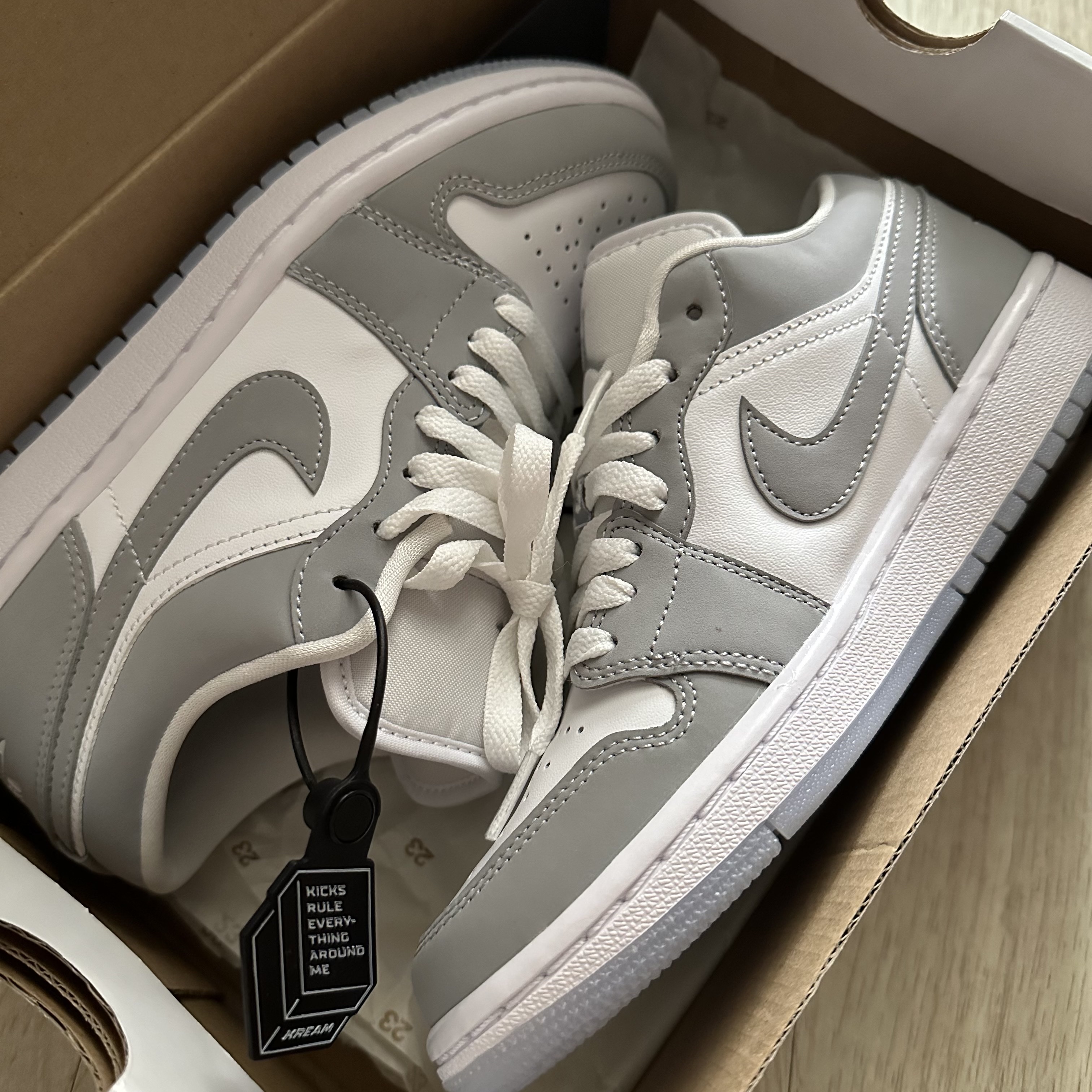 (W) Jordan 1 Low White Wolf Grey 착용 스타일