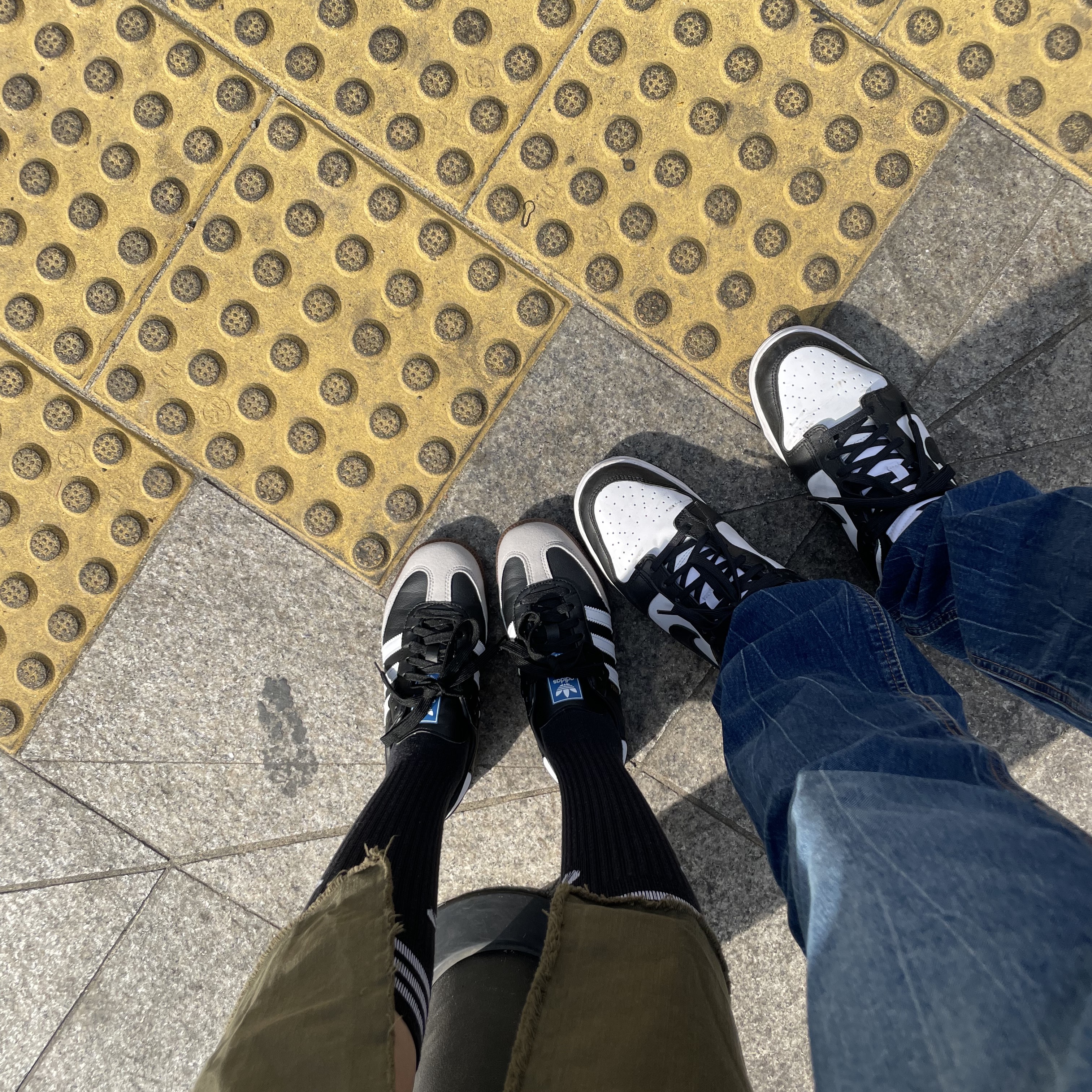 Adidas Samba Vegan Black White 착용 스타일 - 3