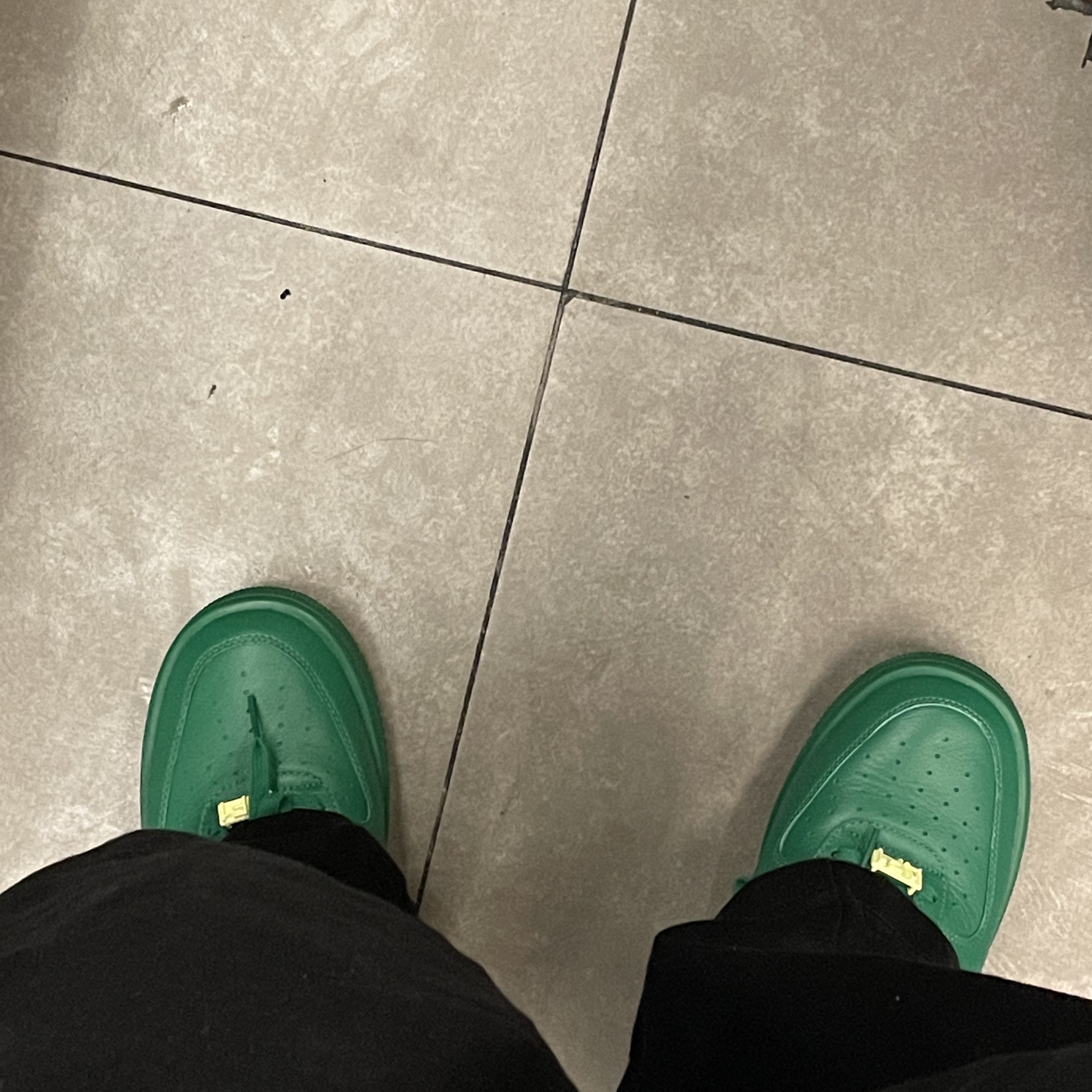 Nike x Ambush Air Force 1 Low SP Pine Green and Citron 착용 스타일 - 4