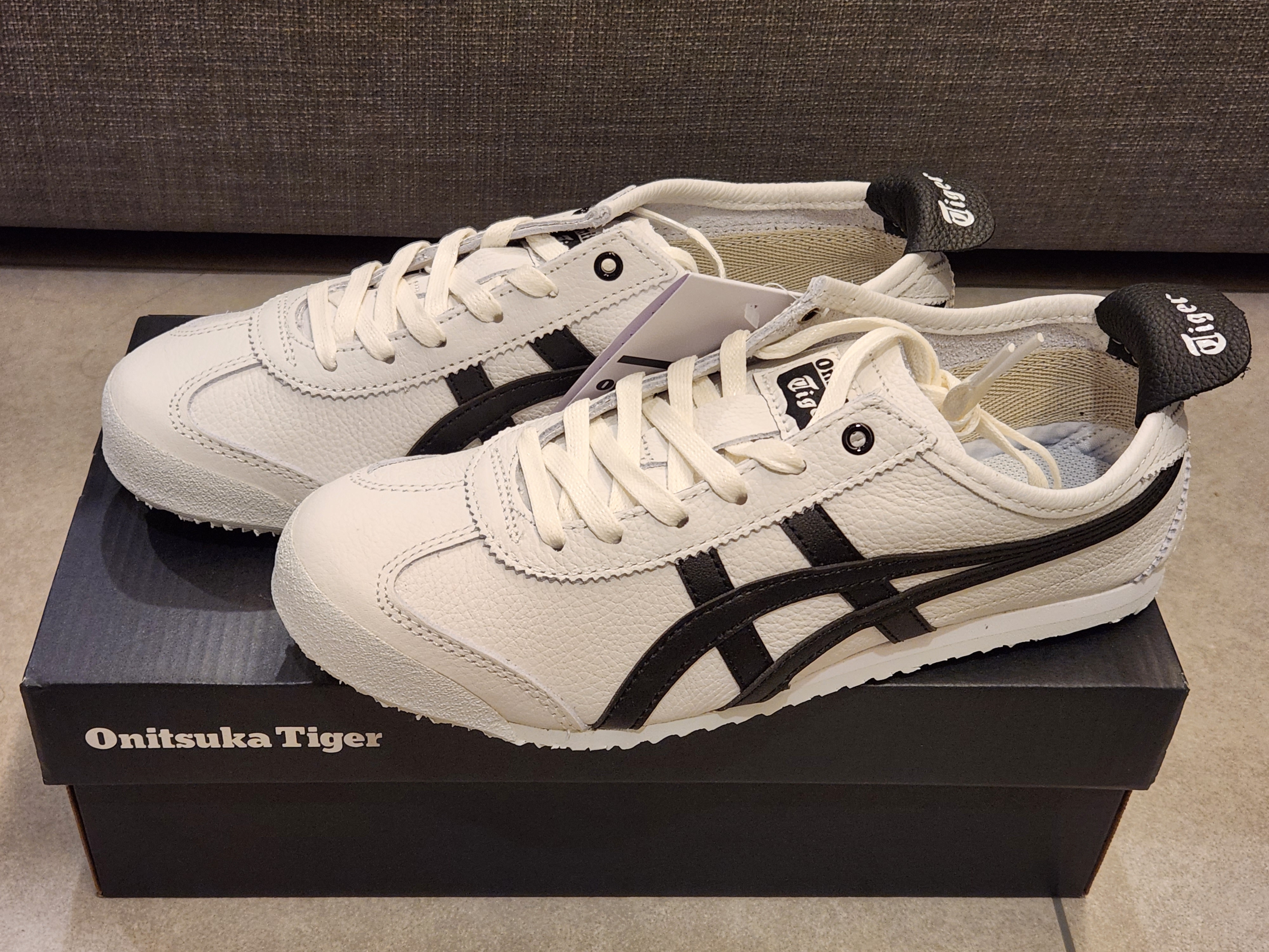 Onitsuka Tiger Mexico 66 White Black 착용 스타일