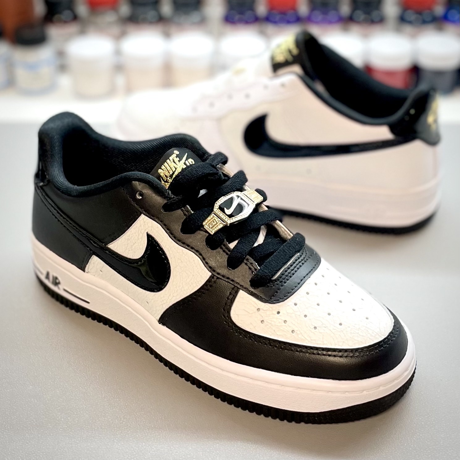 Nike Air Force 1 '07 LV8 EMB World Champions White Black, (GS) Nike Air Force 1 LV8 White Black 착용 스타일 - 2