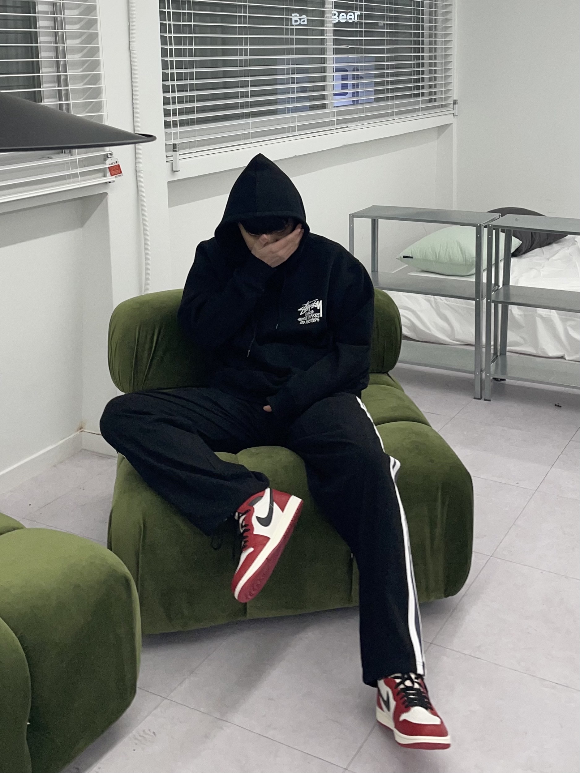 Stussy World Tour Hoodie Black 2022, Jordan 1 Retro High OG Chicago 2022 착용 스타일