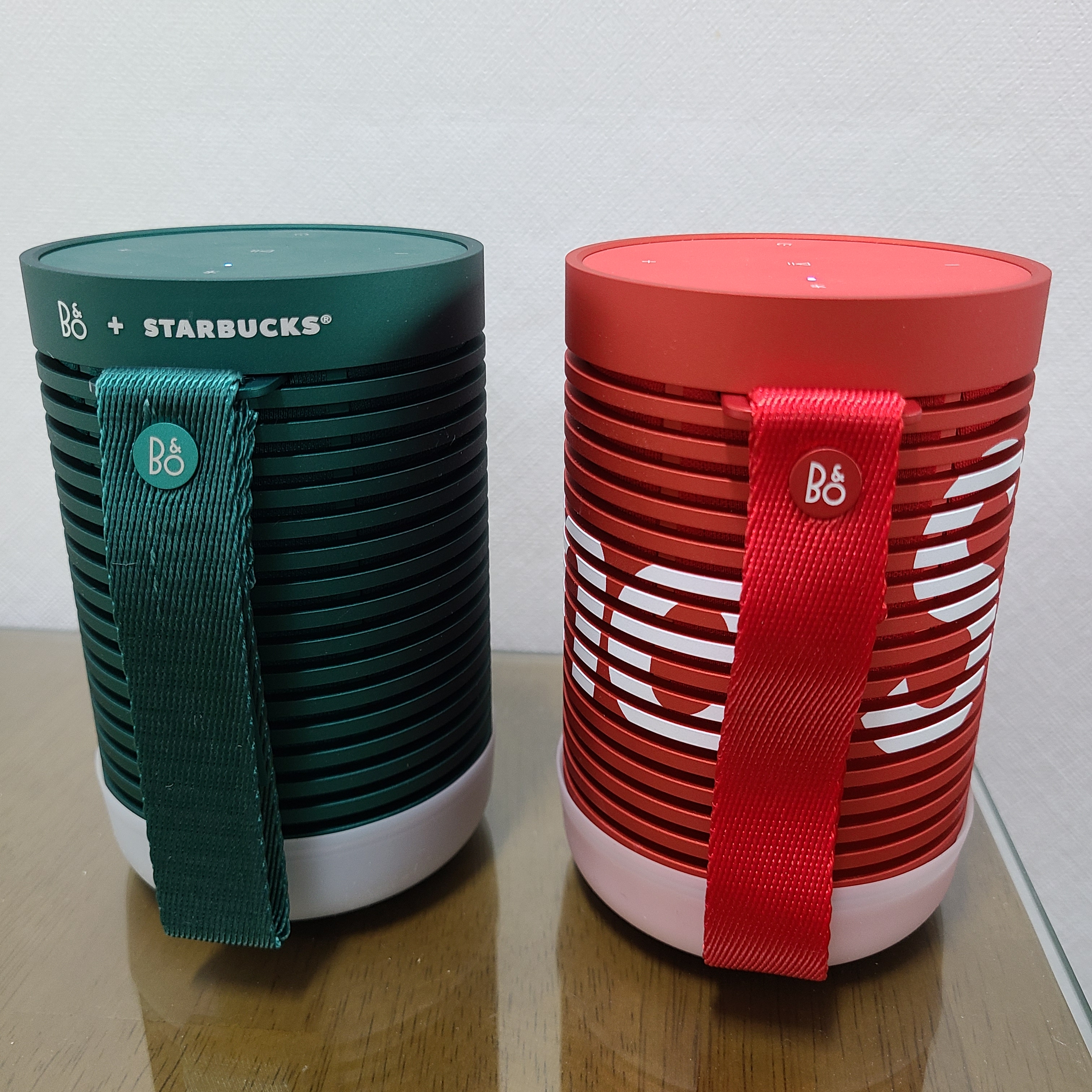 Bang & Olufsen x Starbucks Beosound Explore Green (Korean Ver.) 착용 스타일