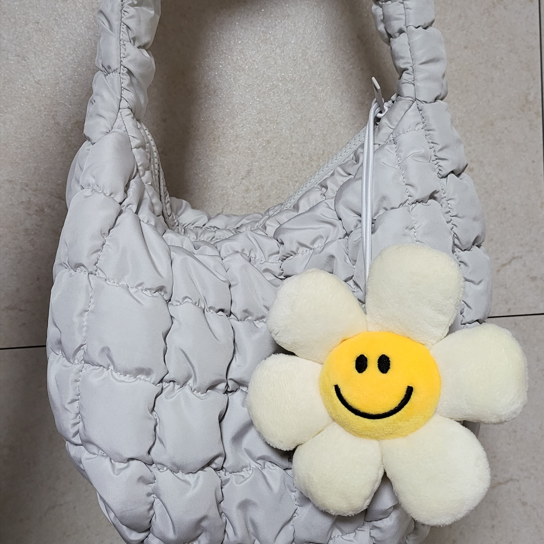 COS Quilted Mini Bag Light Grey 착용 스타일