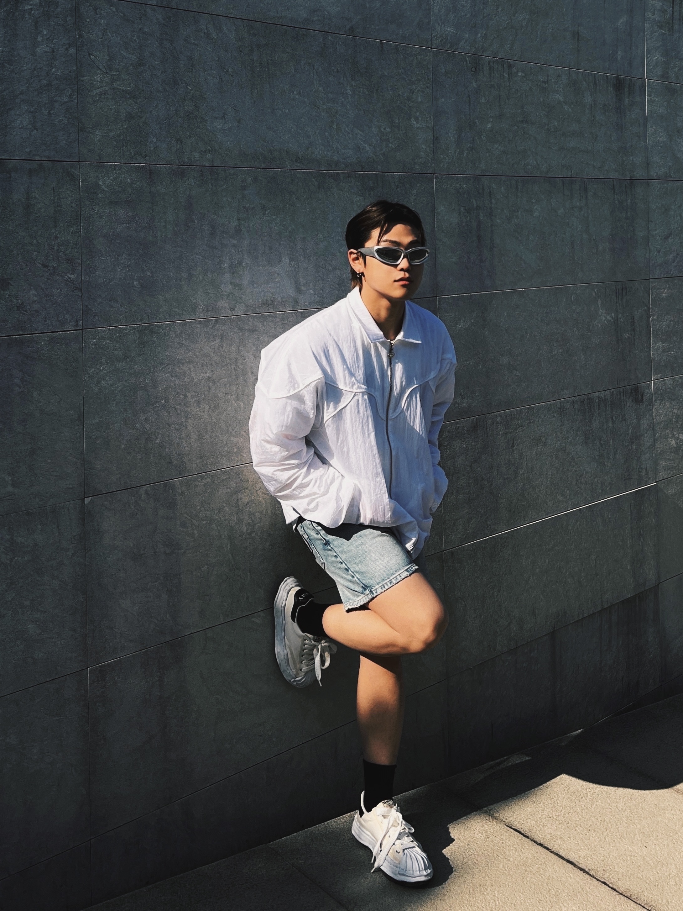 Maison Mihara Yasuhiro Blakey OG Sole Canvas Low-top Sneakers White, Balenciaga Swift Oval Sunglasses Silver 착용 스타일 - 1