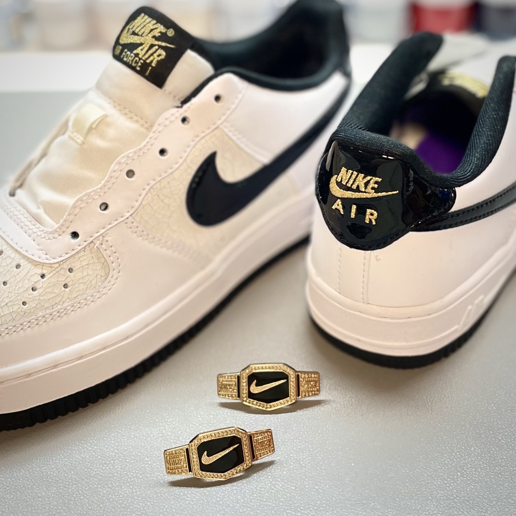 Nike Air Force 1 '07 LV8 EMB World Champions White Black, (GS) Nike Air Force 1 LV8 White Black 착용 스타일 - 4