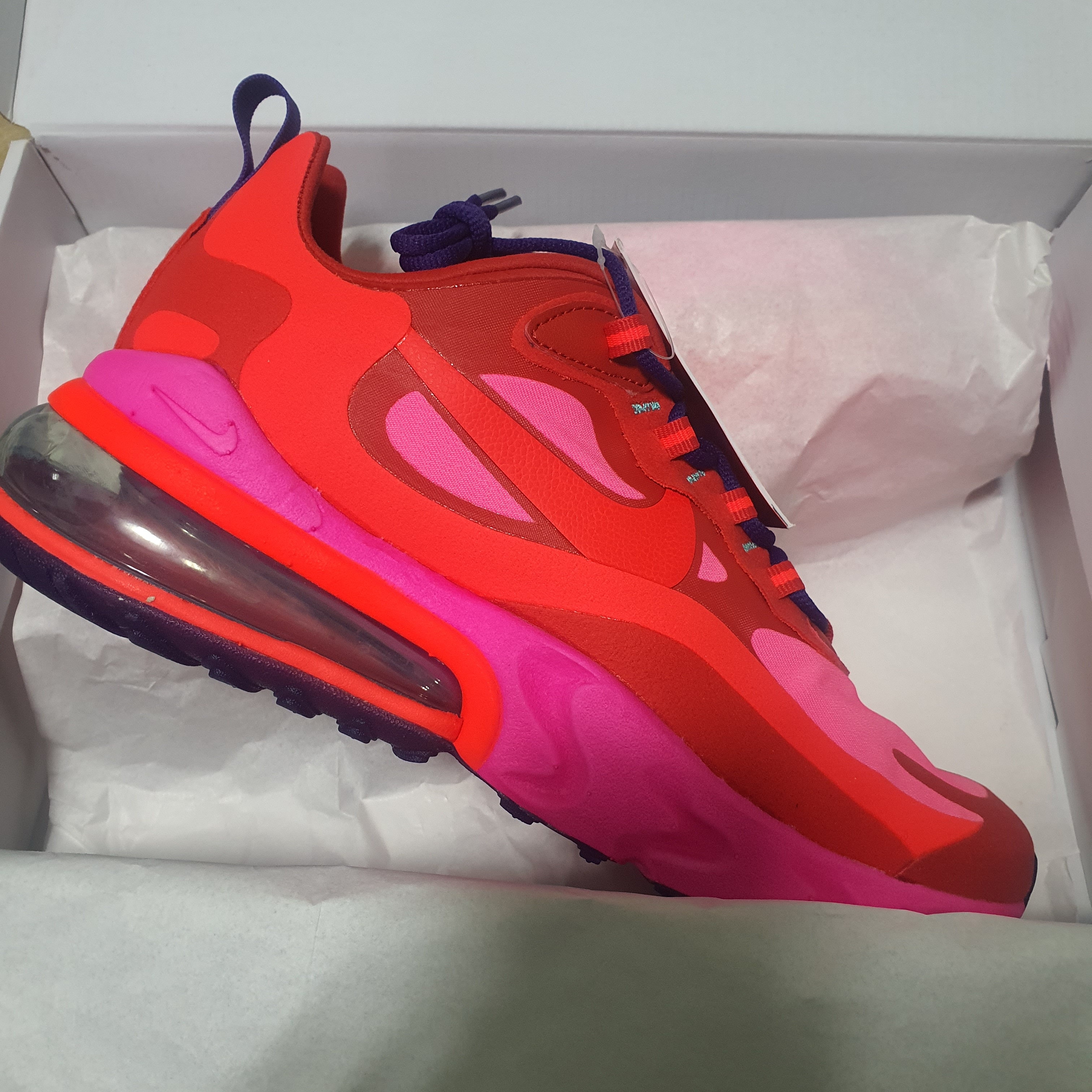 Nike Air Max 270 React Mystic Red, Nike x Off-White Zoom Fly SP Tulip Pink 착용 스타일