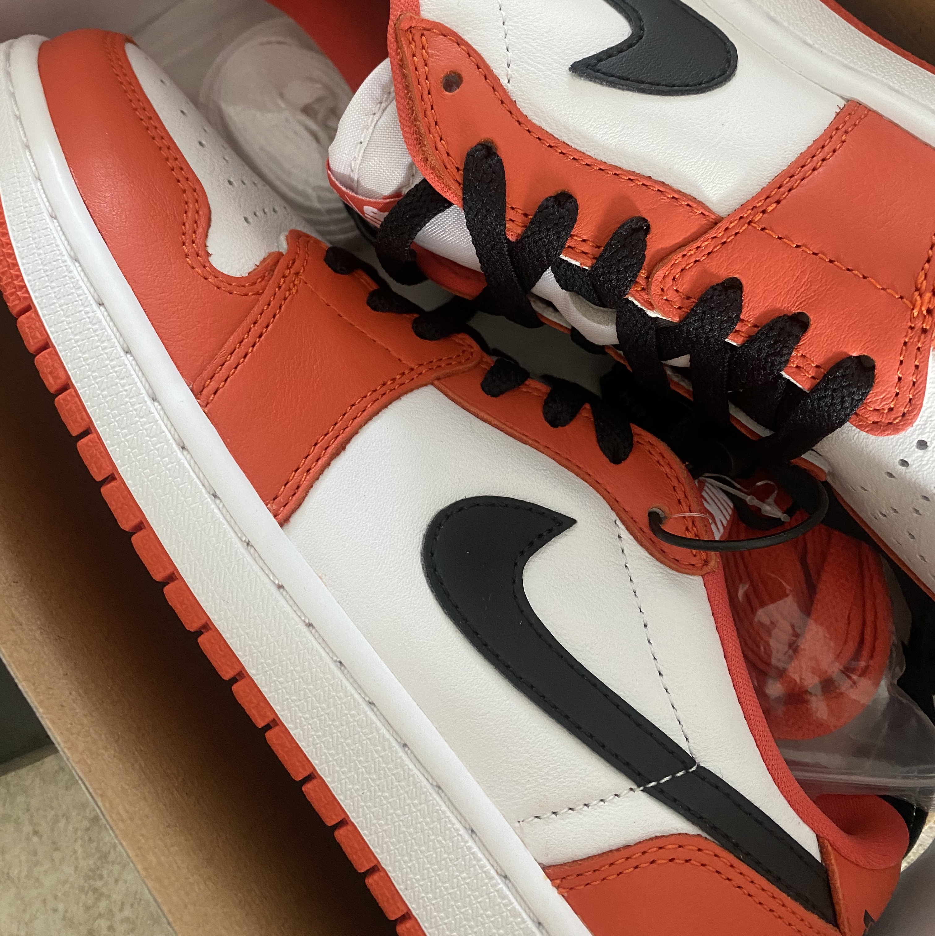 Jordan 1 Low OG Starfish 착용 스타일 - 3
