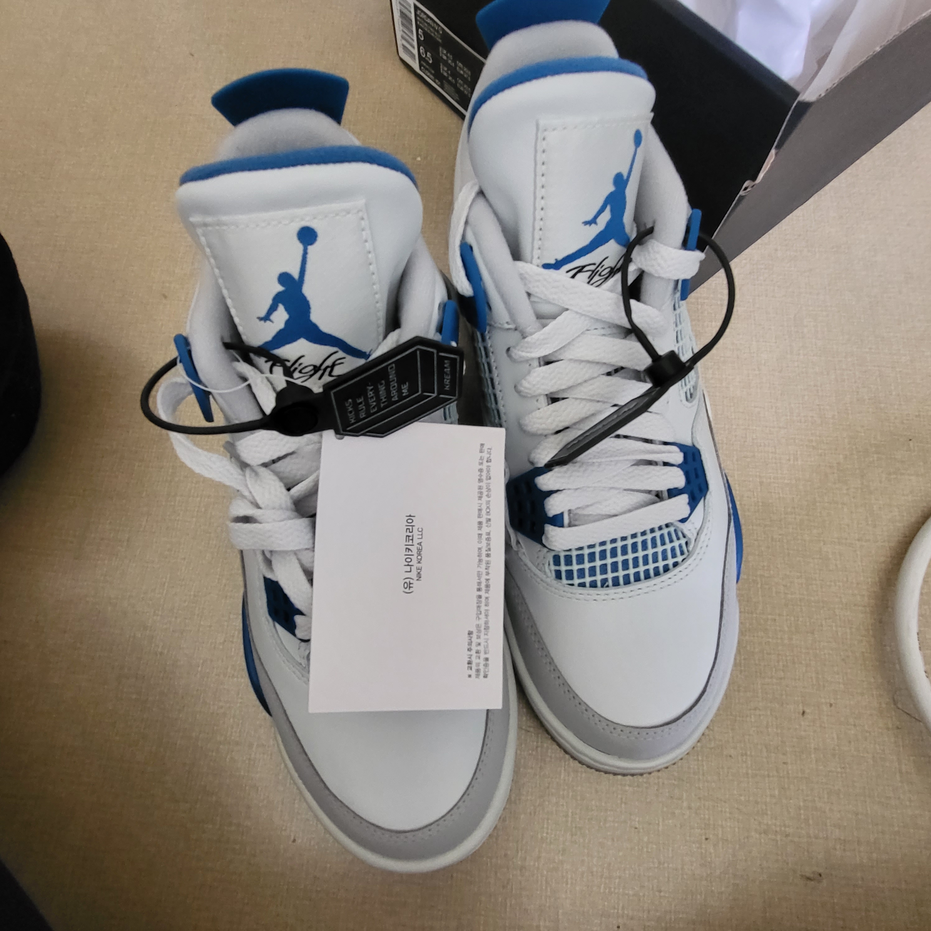 Jordan 4 Golf White Military Blue 착용 스타일