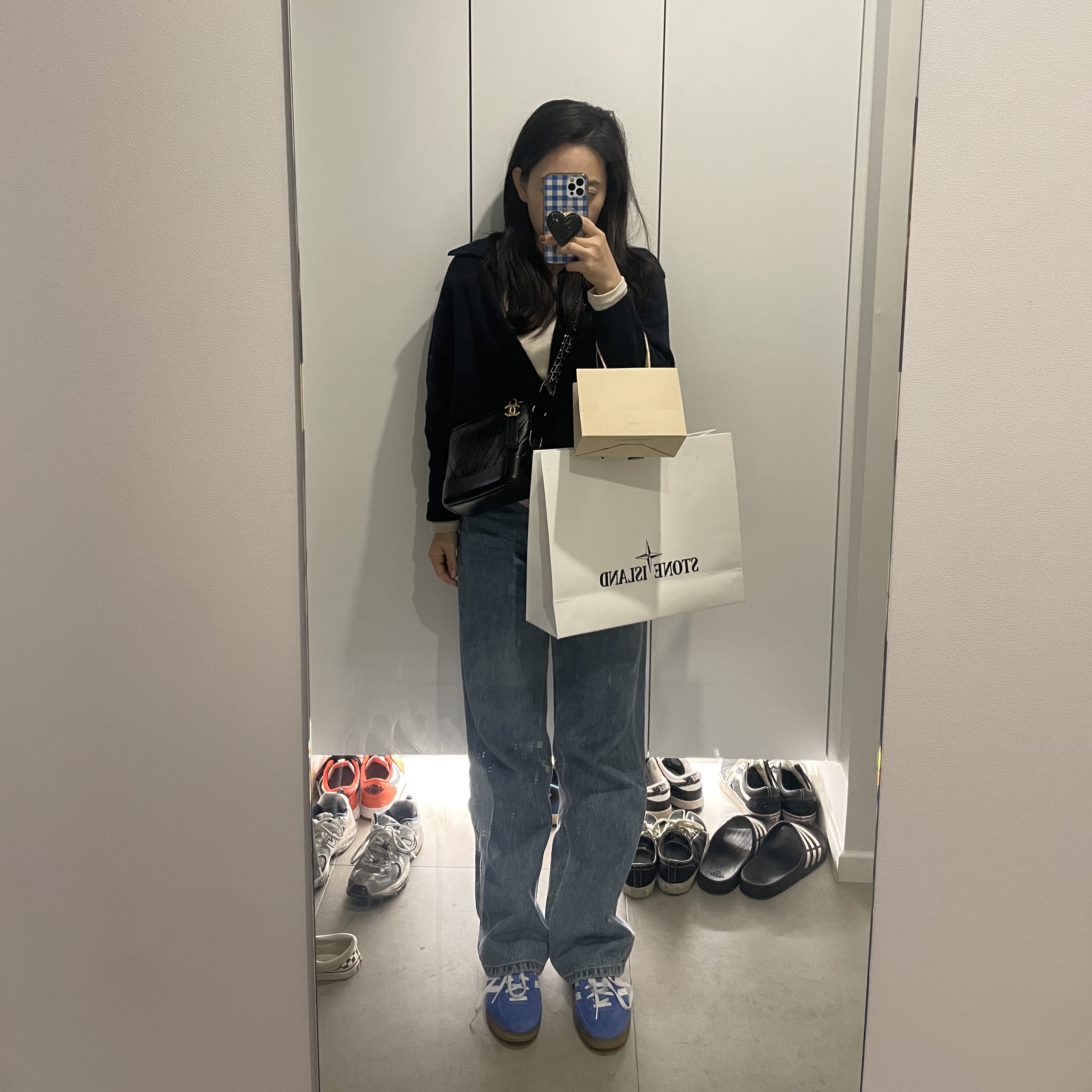 (W) Adidas Gazelle Indoor Blue Fusion Cloud White, Chanel Gabrielle Small Hobo Bag Aged Calfskin & Gold Black 착용 스타일