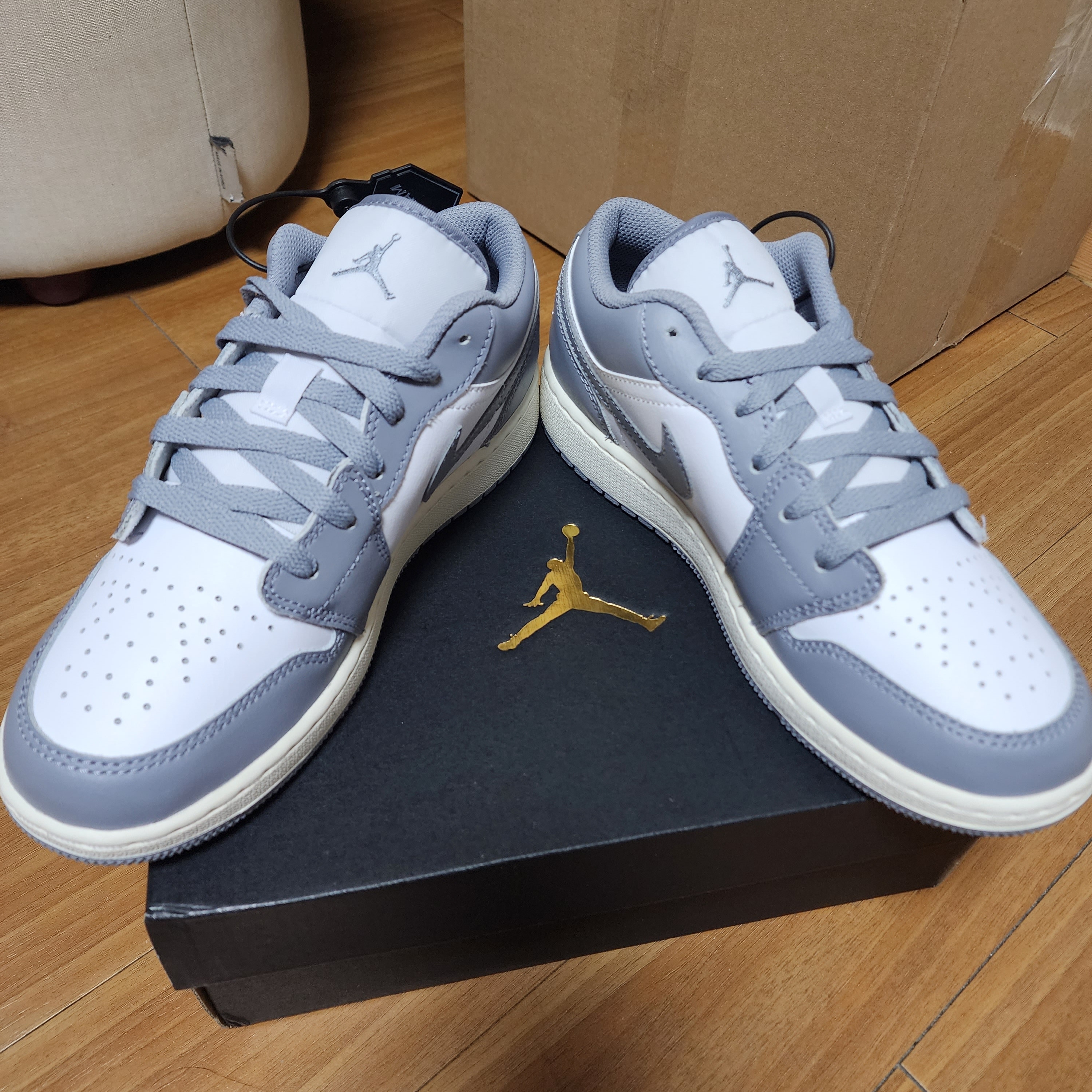 (GS) Jordan 1 Low Stealth and White 착용 스타일 - 1