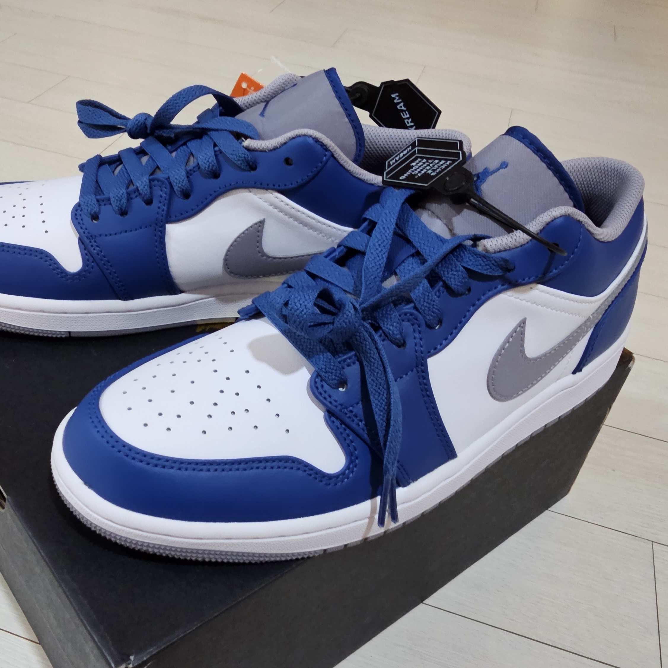 Jordan 1 Low True Blue Cement Grey 착용 스타일