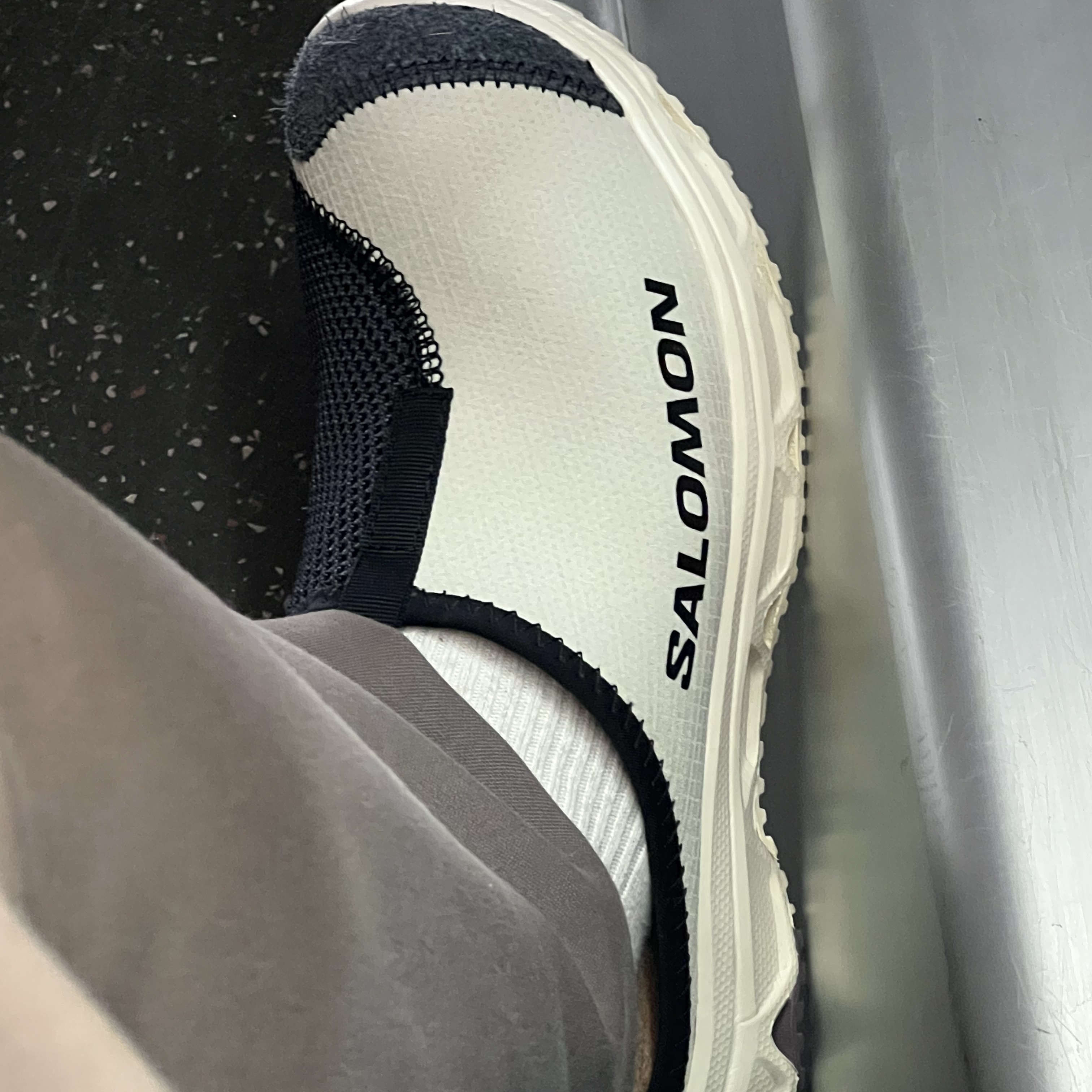Salomon RX Slide 3.0 Bleached Sand 착용 스타일