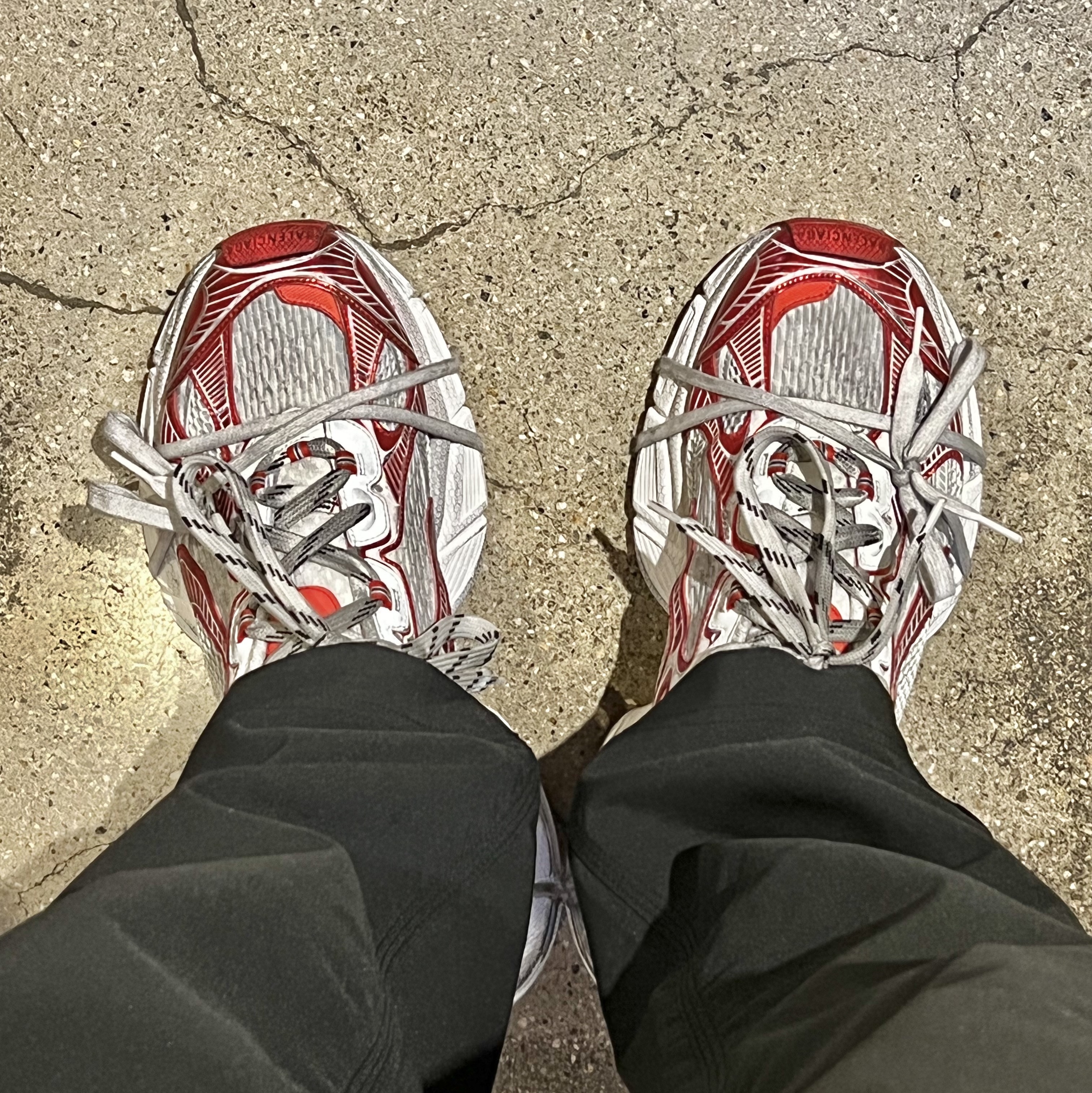 Balenciaga 3XL Sneakers White Red 착용 스타일 - 2