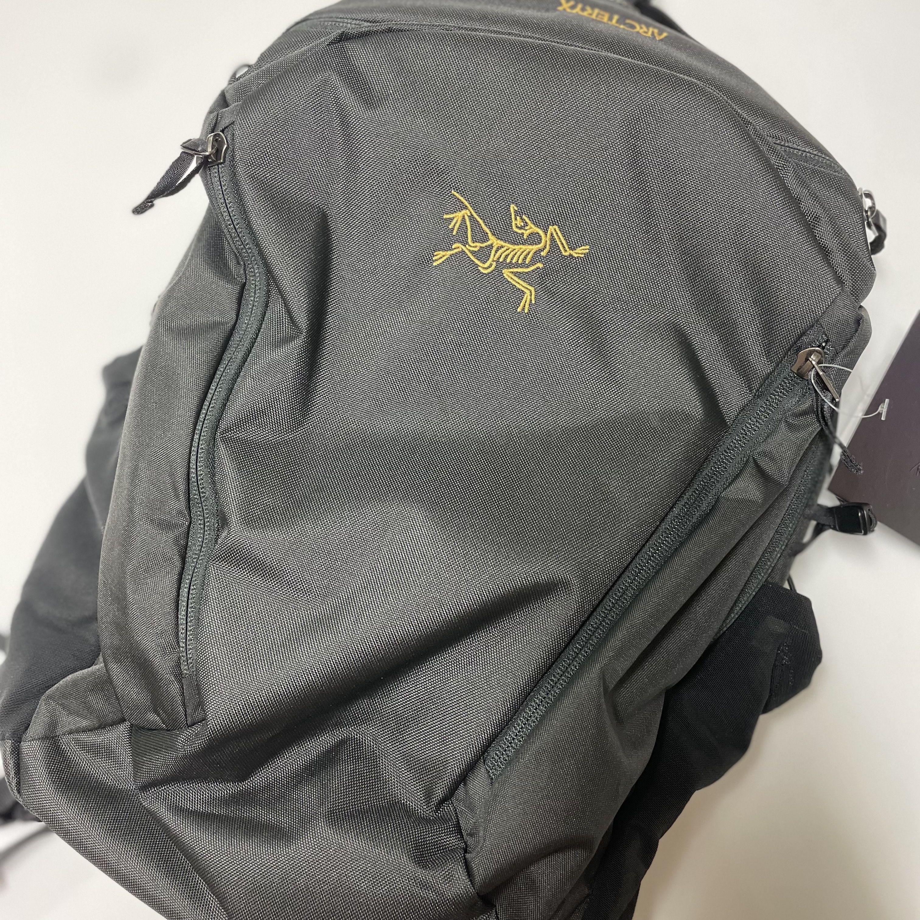 Arc'teryx Mantis 26 Backpack Black 착용 스타일