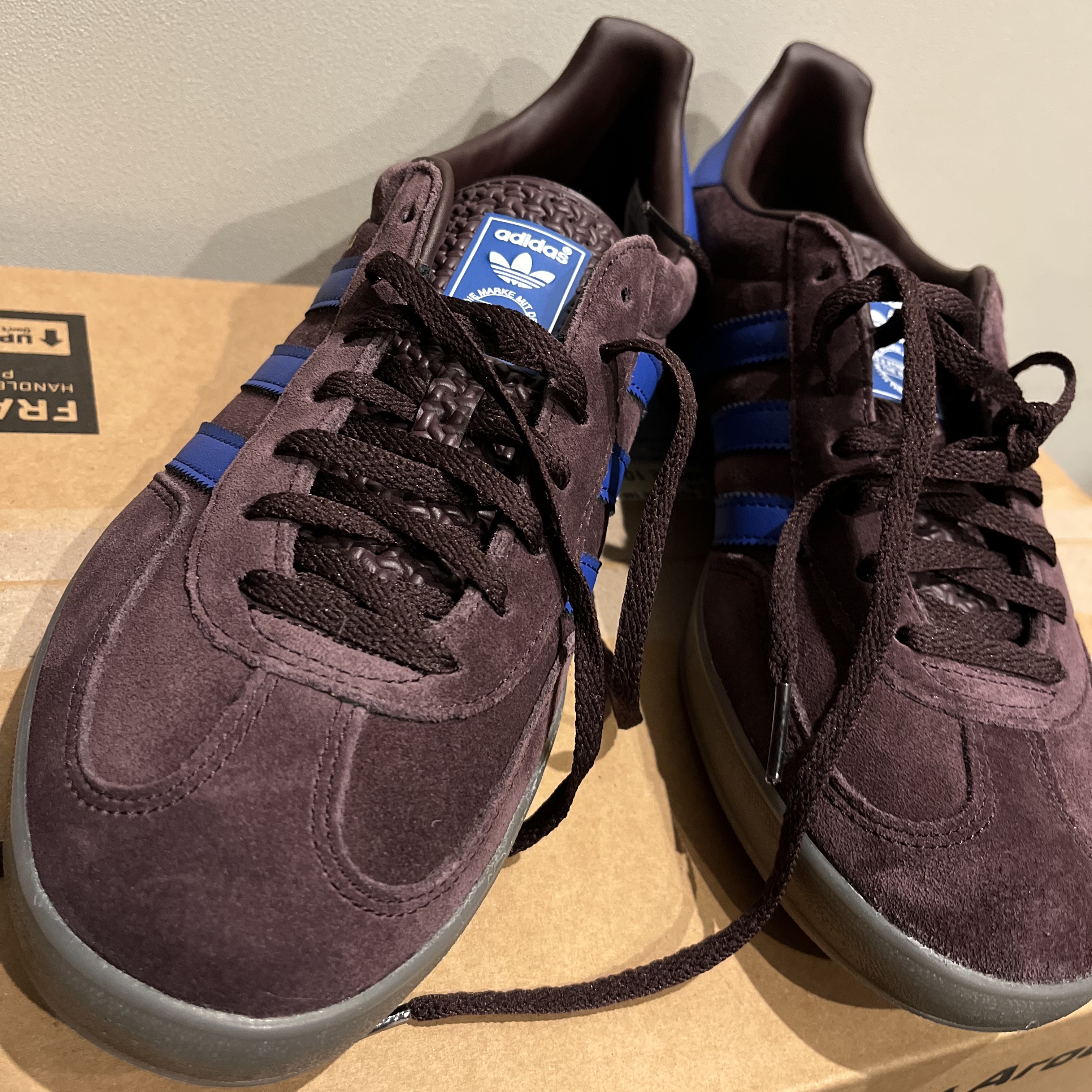 Adidas Gazelle Indoor Shadow Maroon 착용 스타일 - 3