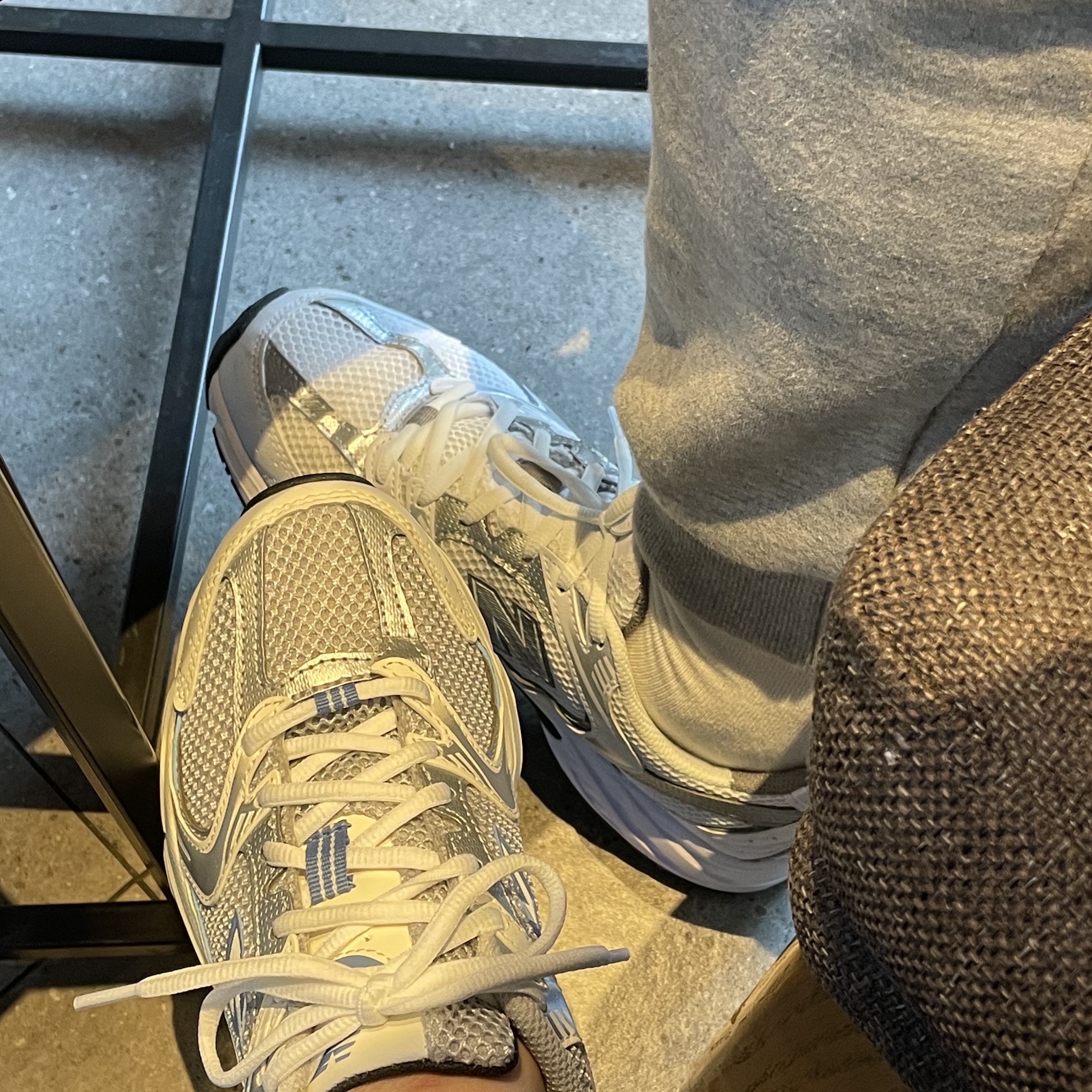 New Balance 530 Steel Blue, New Balance 530 White Silver 착용 스타일 - 2