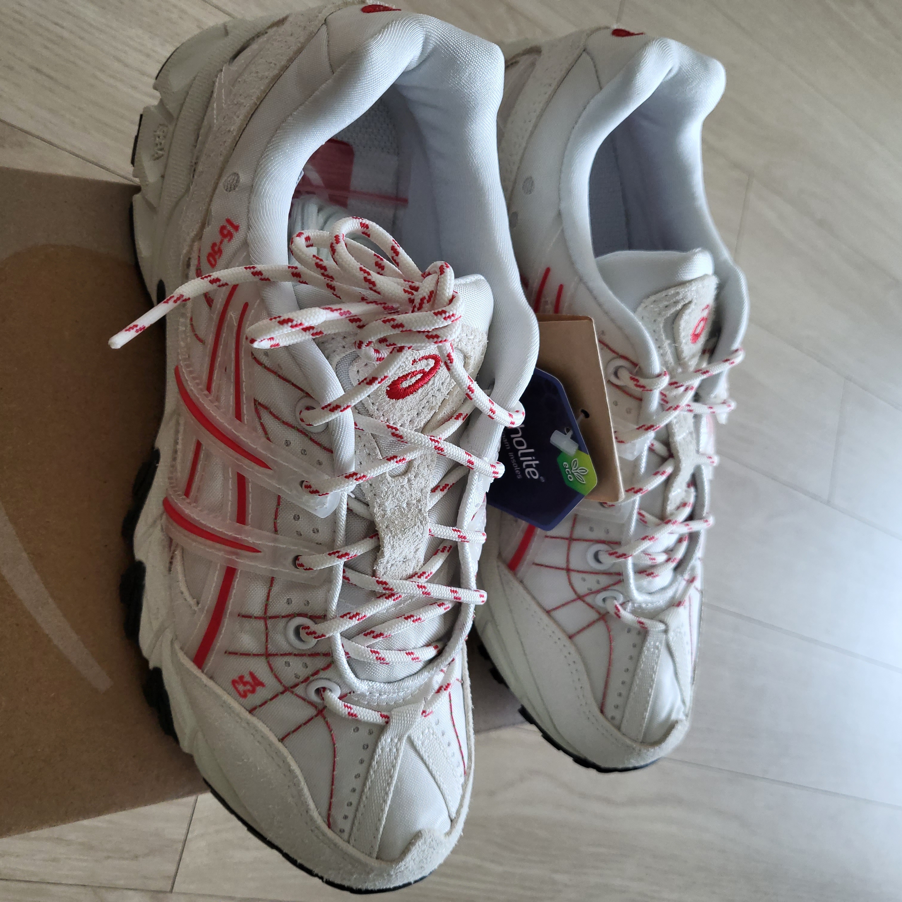 Asics Gel-Sonoma 15-50 White Cayenne 착용 스타일 - 2