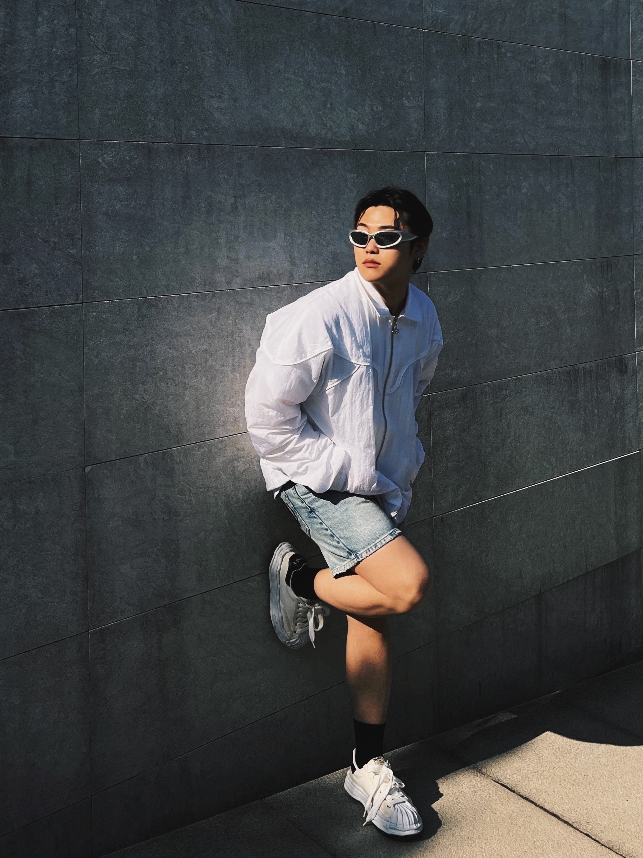 Maison Mihara Yasuhiro Blakey OG Sole Canvas Low-top Sneakers White, Balenciaga Swift Oval Sunglasses Silver 착용 스타일 - 2
