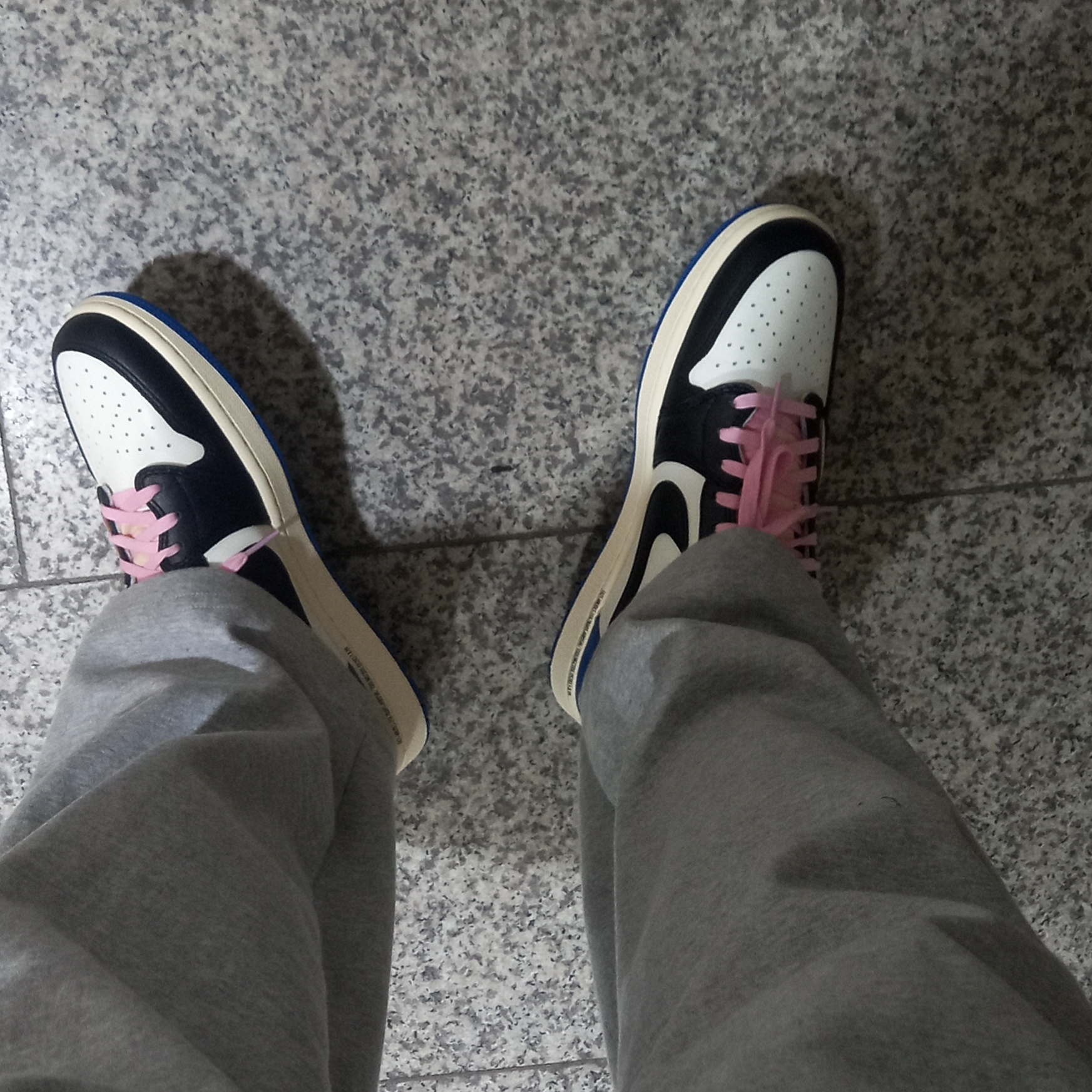 Jordan 1 x Travis Scott x Fragment Retro Low OG SP Military Blue 착용 스타일