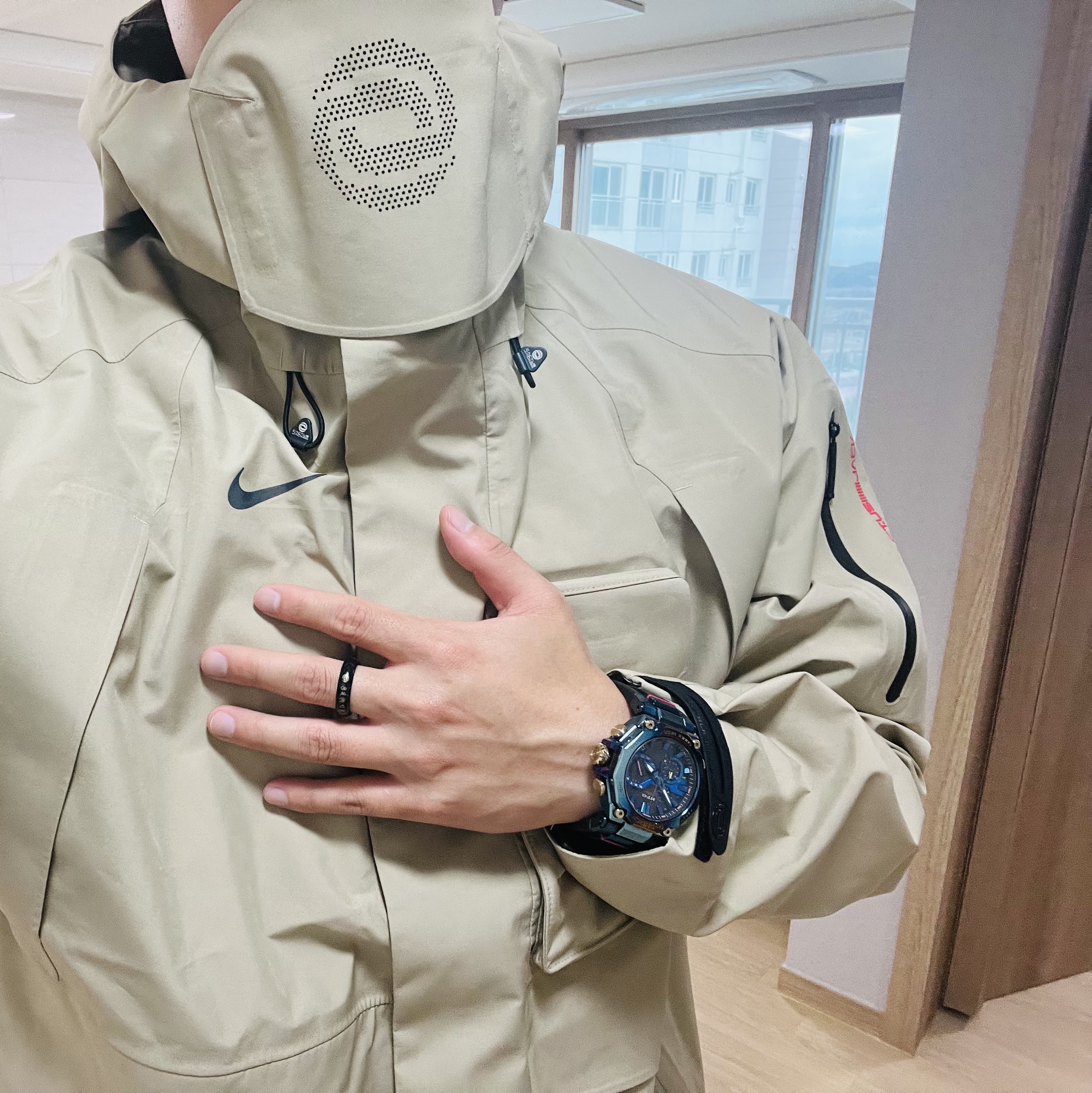 Nike x Travis Scott NRG BH Jacket Limestone - US/EU, Nike x Off-White Blazer Mid Wolf Grey Serena Queen 착용 스타일 - 2