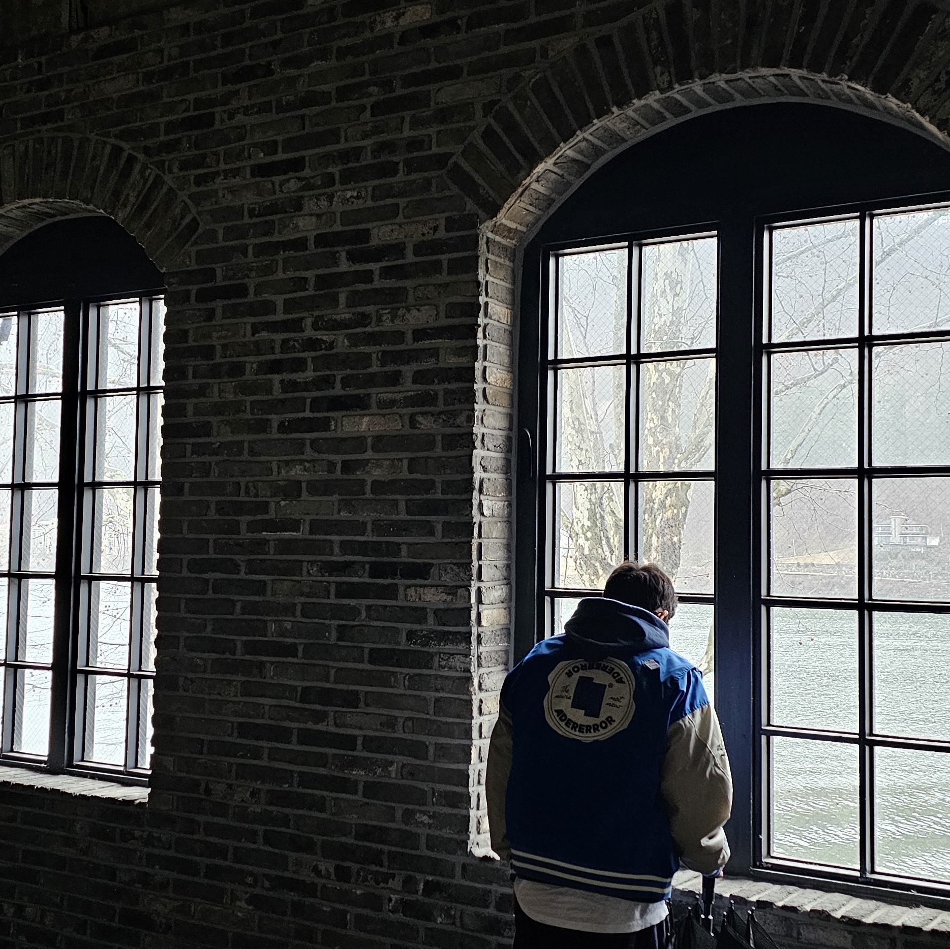 Converse x Ader Error Shapes Varsity Jacket Cobalt 착용 스타일