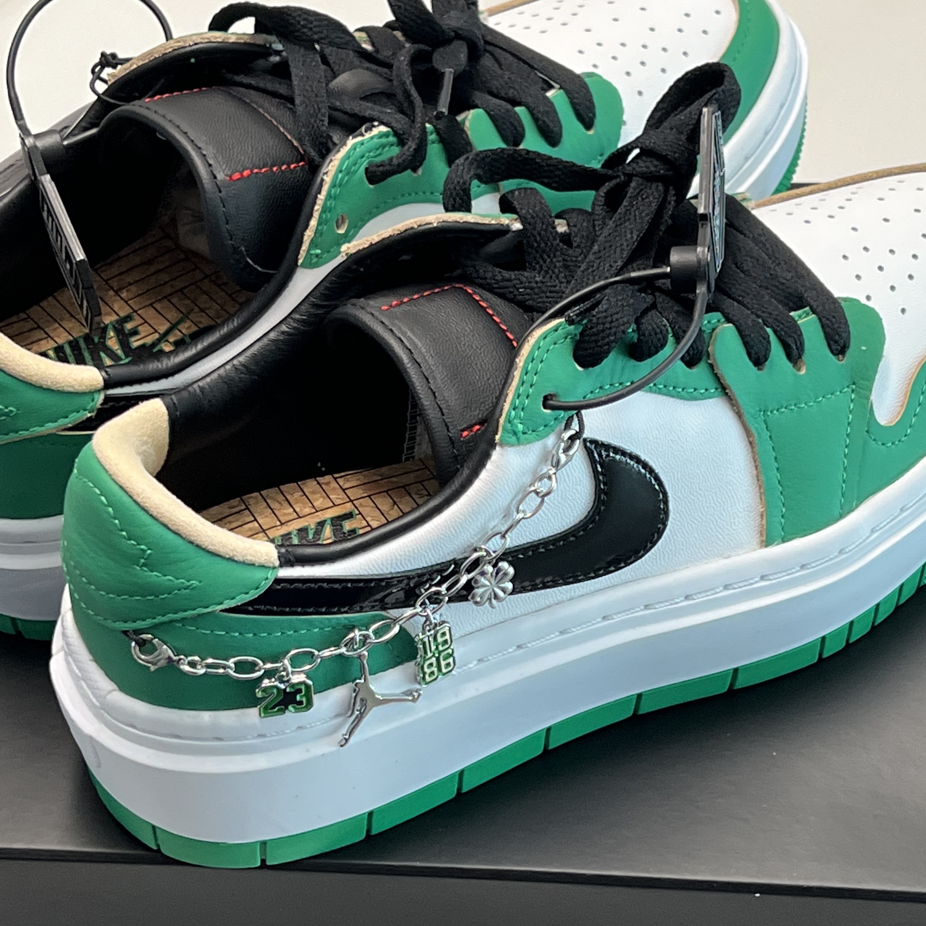 (W) Jordan 1 Elevate Low SE Lucky Green 착용 스타일 - 1