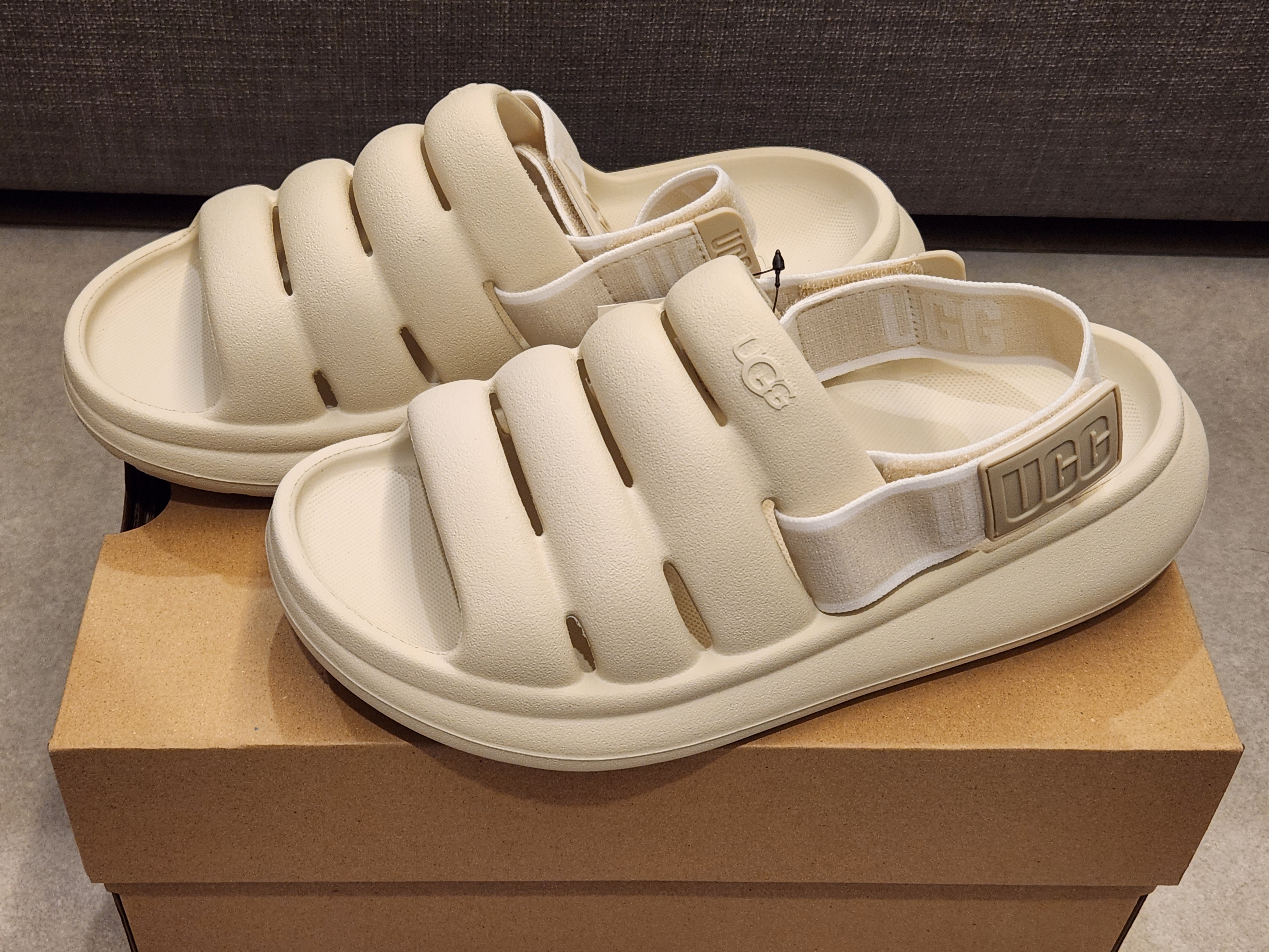 (W) UGG Sport Yeah Slide Bright White 착용 스타일