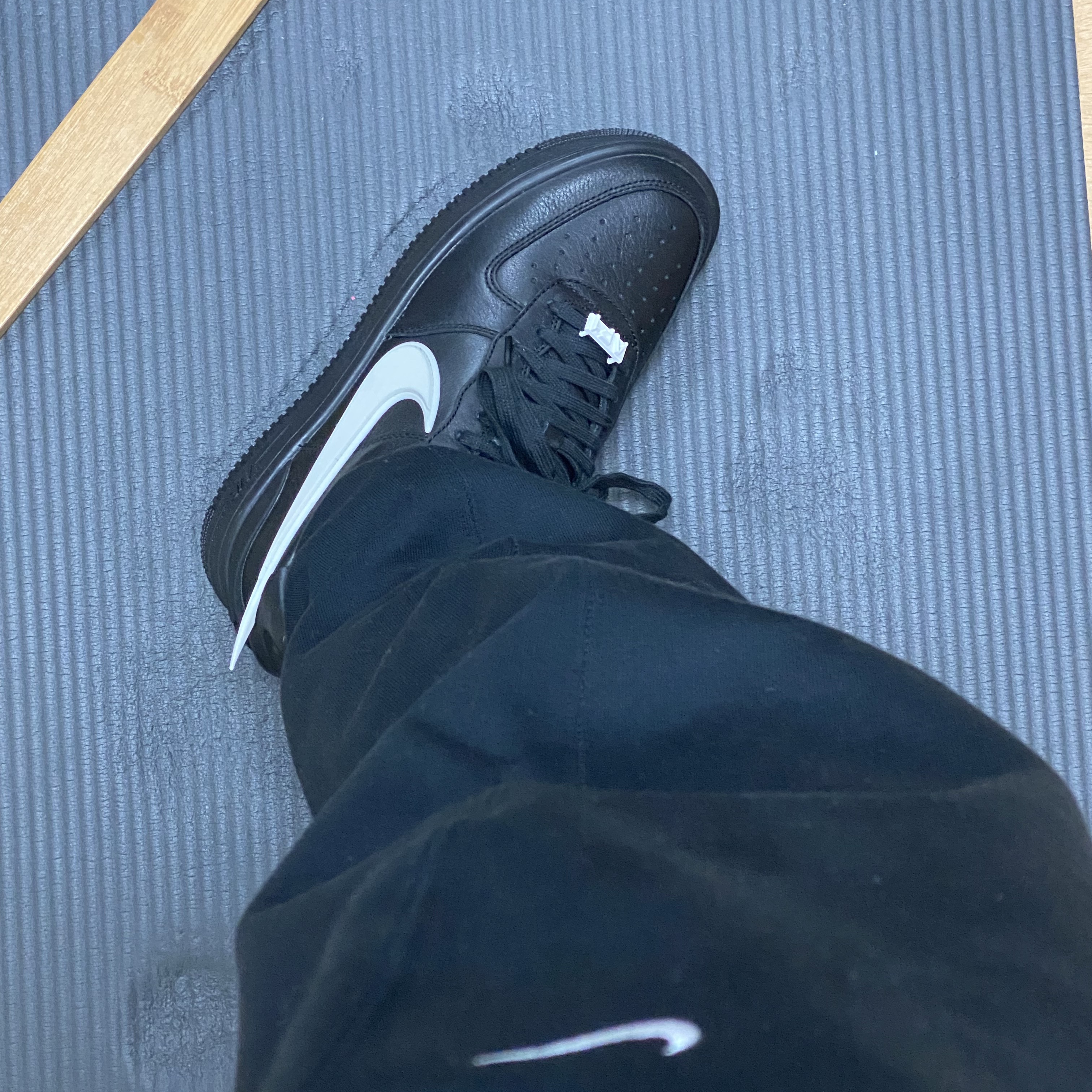 Nike x Ambush Air Force 1 Low SP Black 착용 스타일 - 1