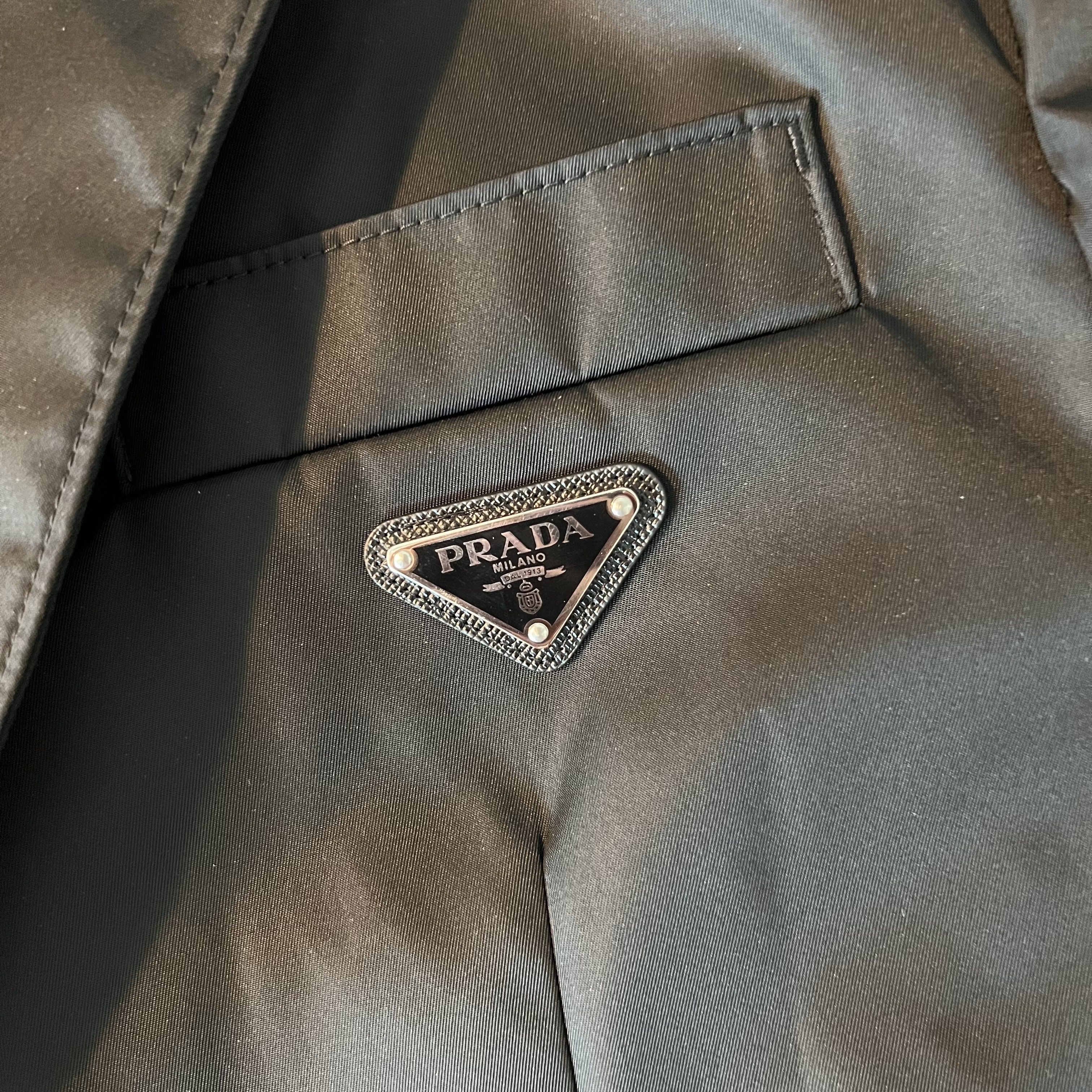 Prada Re-Nylon Single Breasted Jacket Black 착용 스타일 - 2