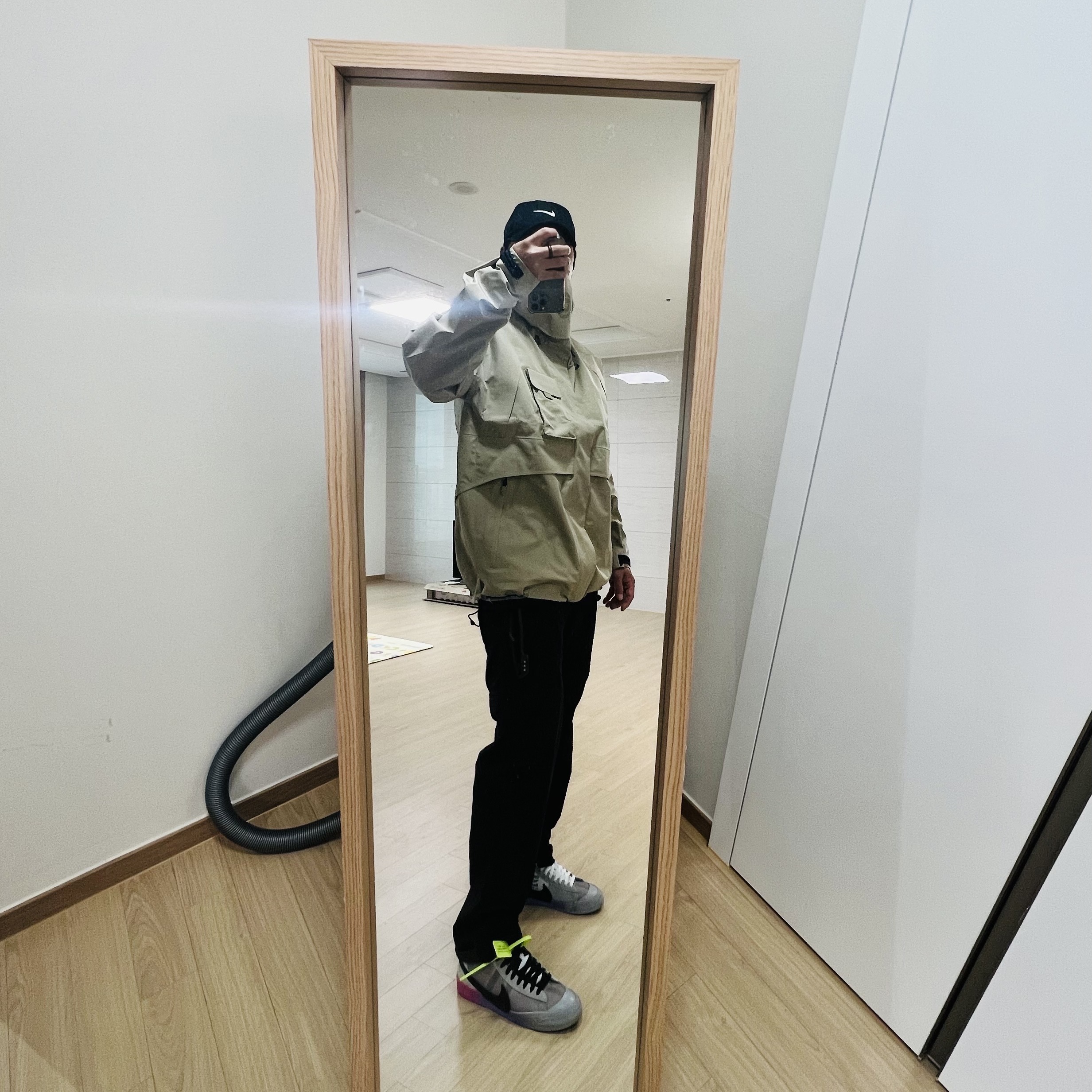 Nike x Travis Scott NRG BH Jacket Limestone - US/EU, Nike x Off-White Blazer Mid Wolf Grey Serena Queen 착용 스타일 - 1