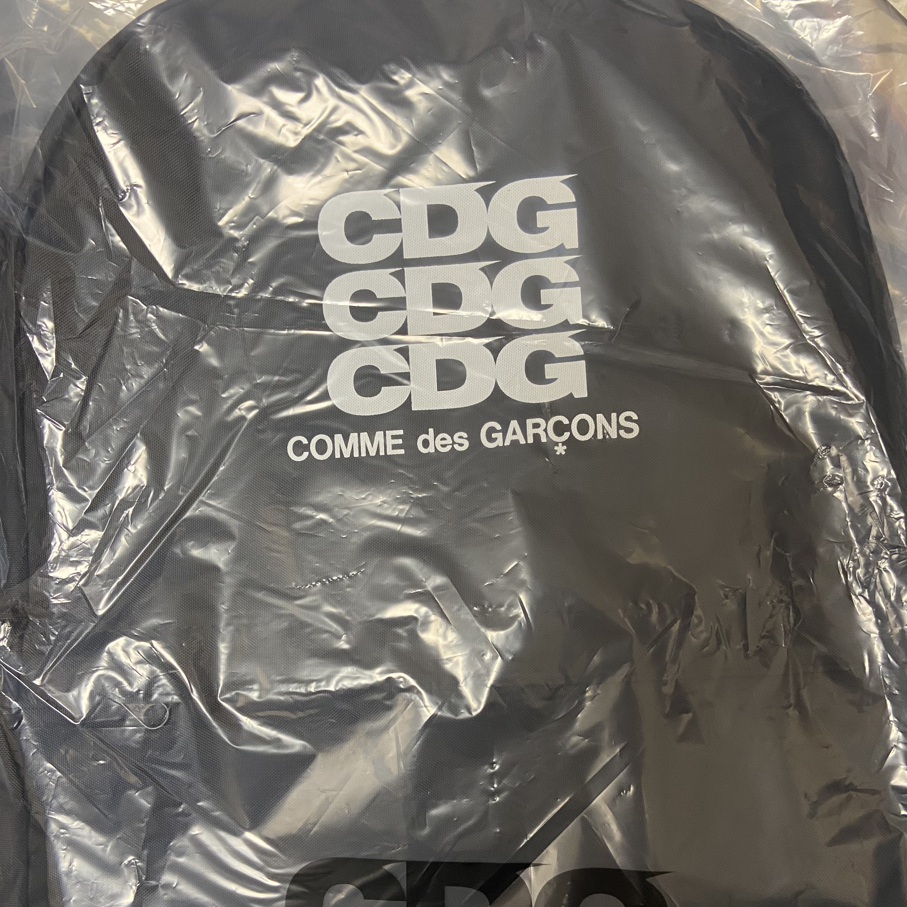 CDG Backpack Black 착용 스타일