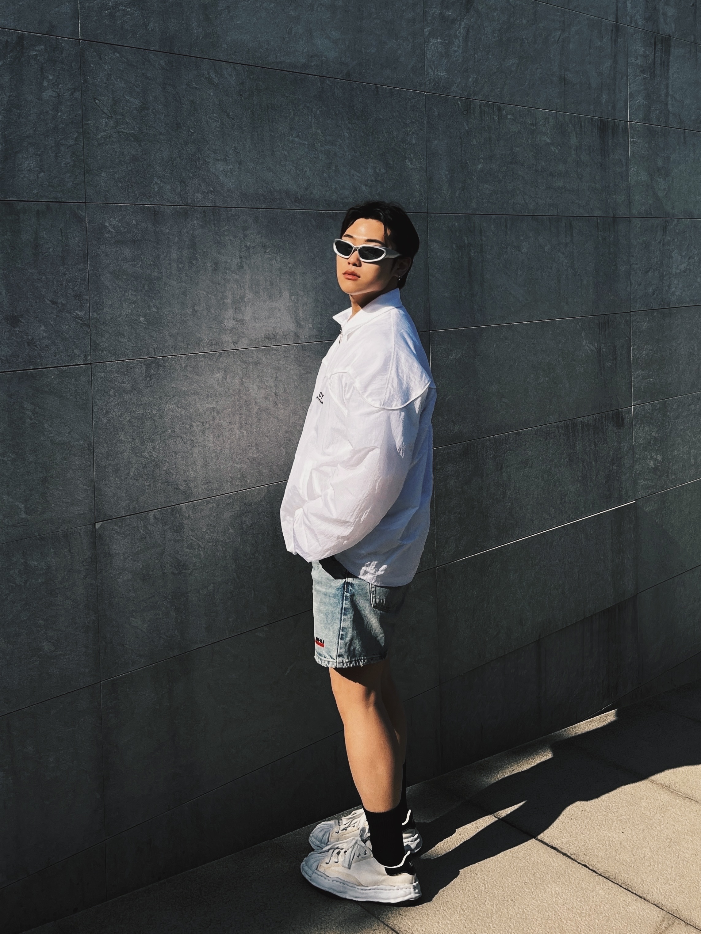 Maison Mihara Yasuhiro Blakey OG Sole Canvas Low-top Sneakers White, Balenciaga Swift Oval Sunglasses Silver 착용 스타일 - 4