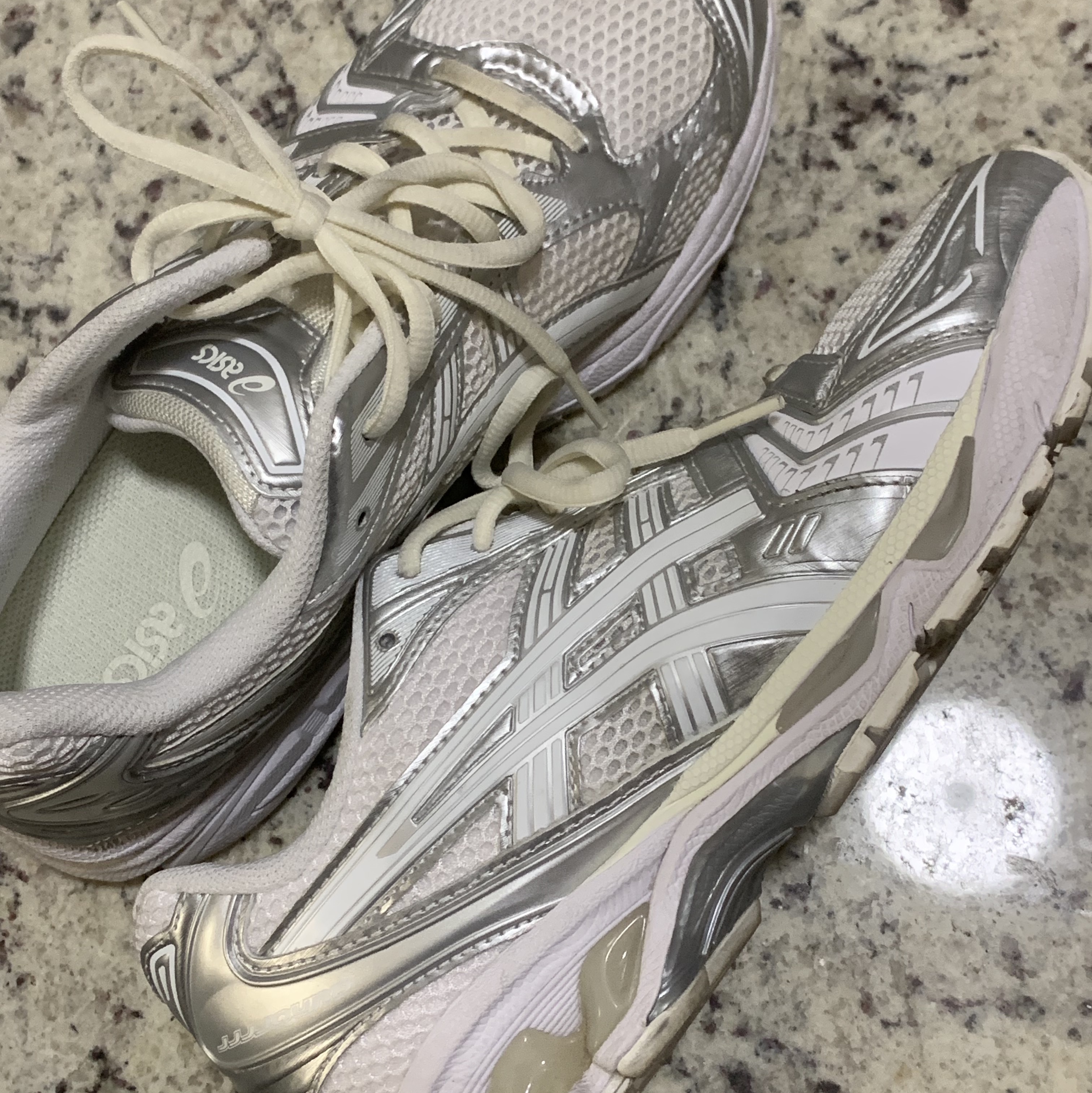 Asics x JJJJound Gel-Kayano 14 Silver White 착용 스타일