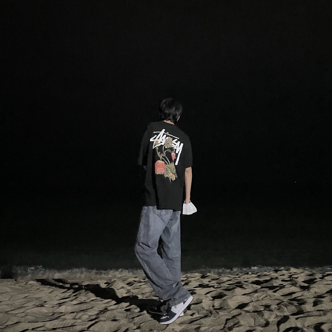 Stussy Withered Flower T-Shirt Black, Jordan 1 Retro High OG CO.JP Midnight Navy 착용 스타일