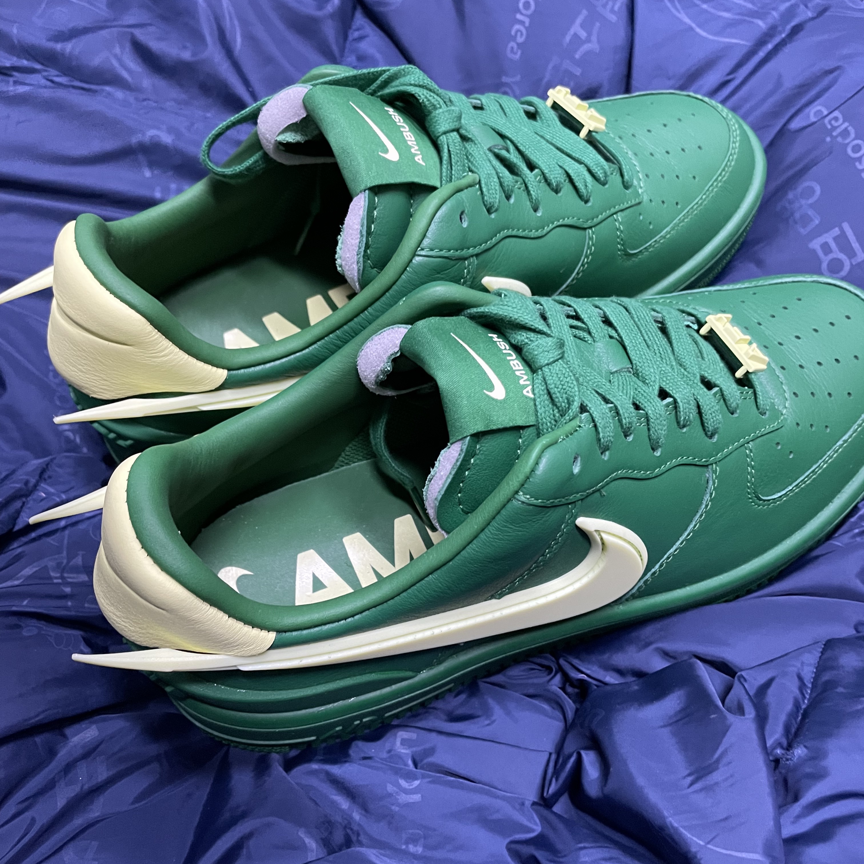 Nike x Ambush Air Force 1 Low SP Pine Green and Citron 착용 스타일 - 3