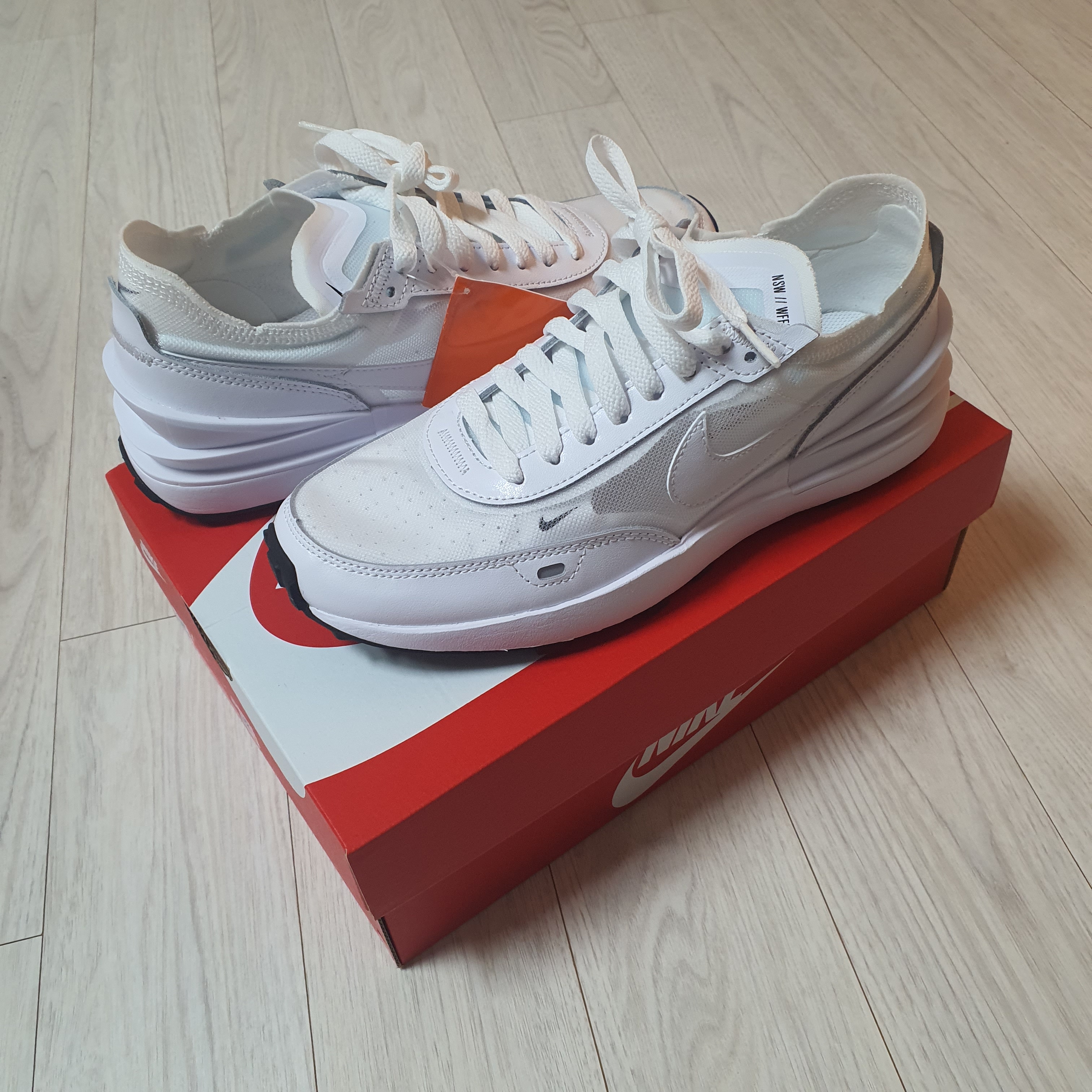 (W) Nike Waffle One White Black 착용 스타일