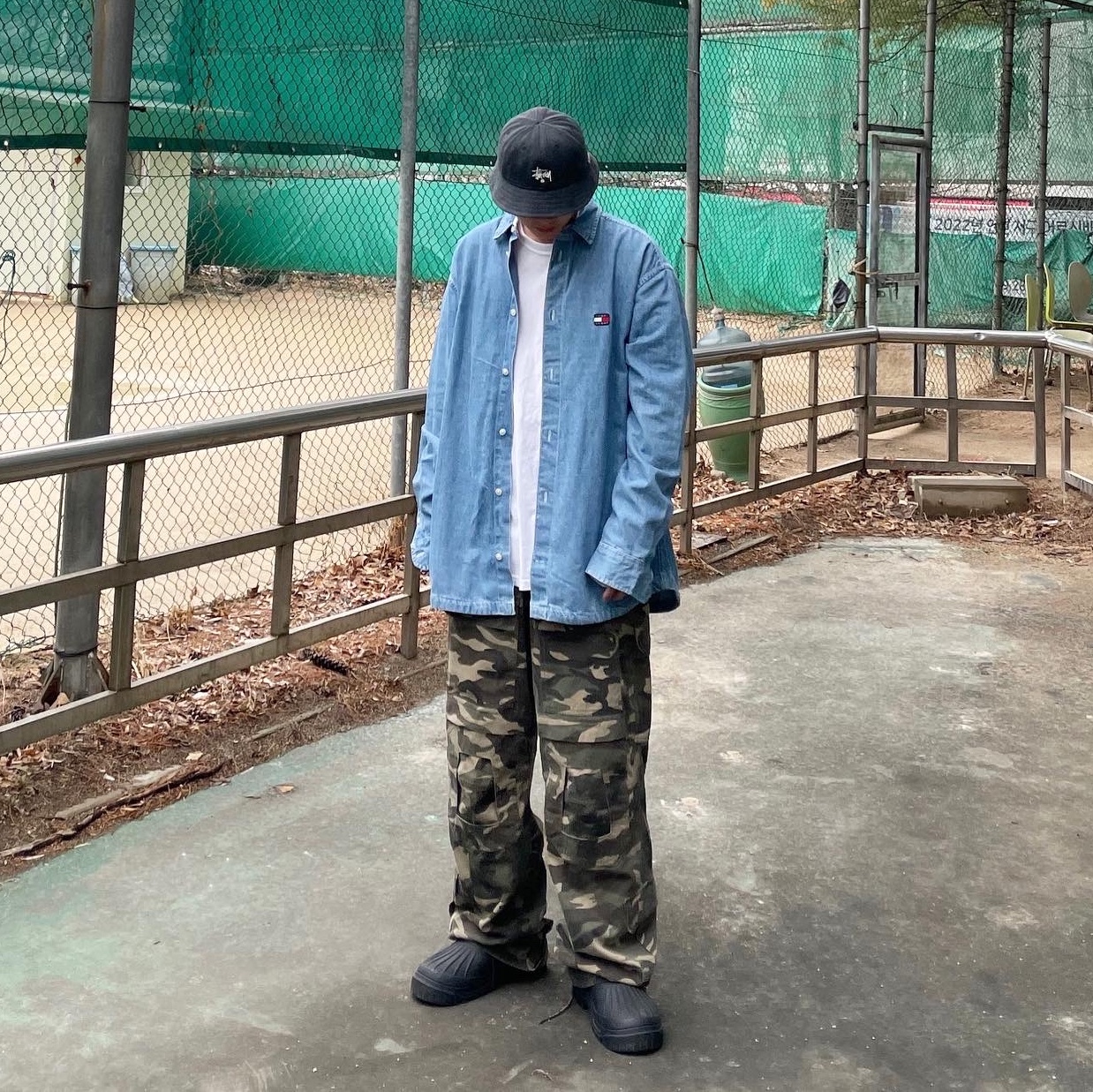 Stussy Thinsulate Canvas Bell Hat Black, Project G/R Tactical Cargo Pants Camo 착용 스타일 - 2
