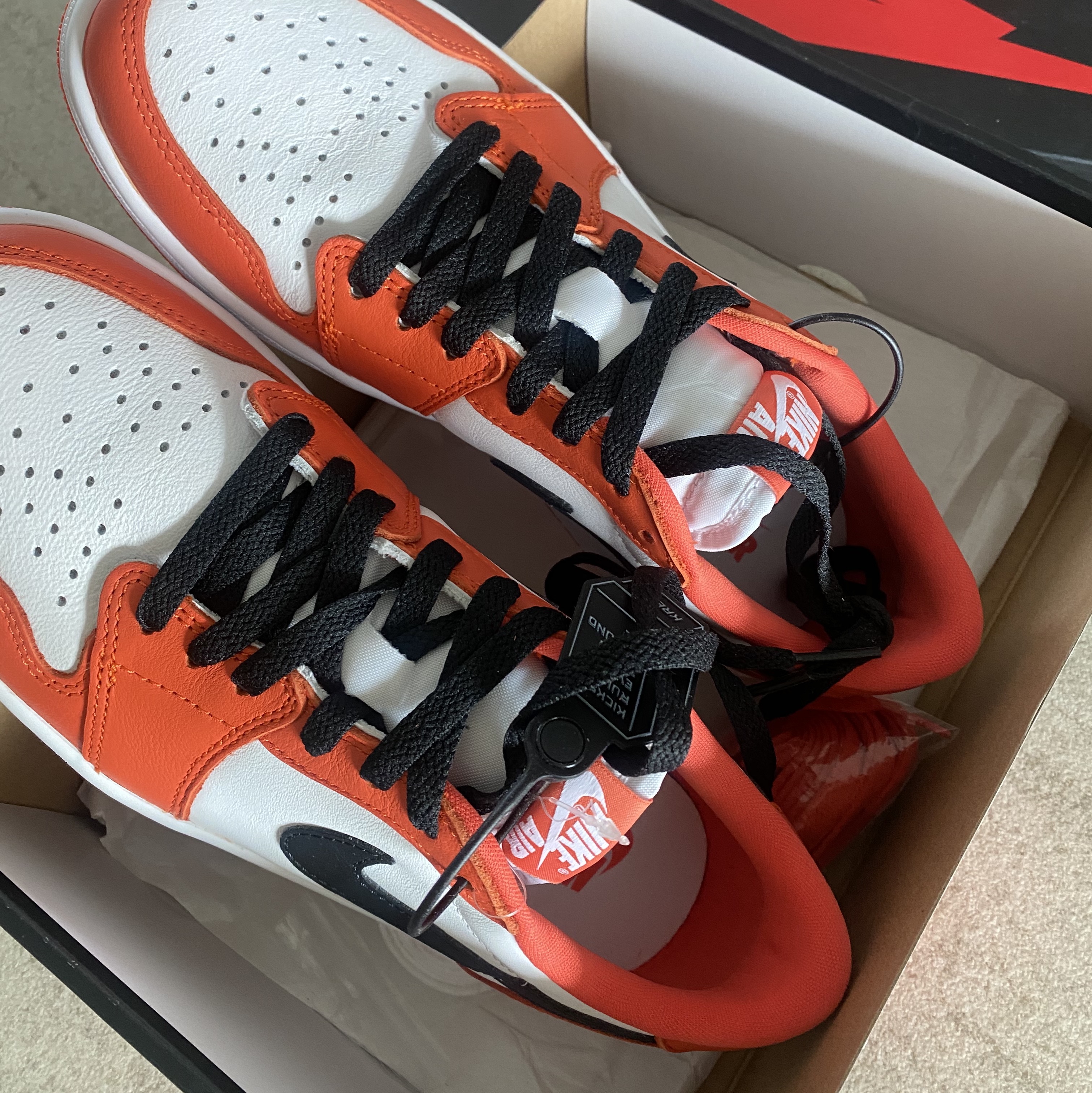 Jordan 1 Low OG Starfish 착용 스타일 - 1