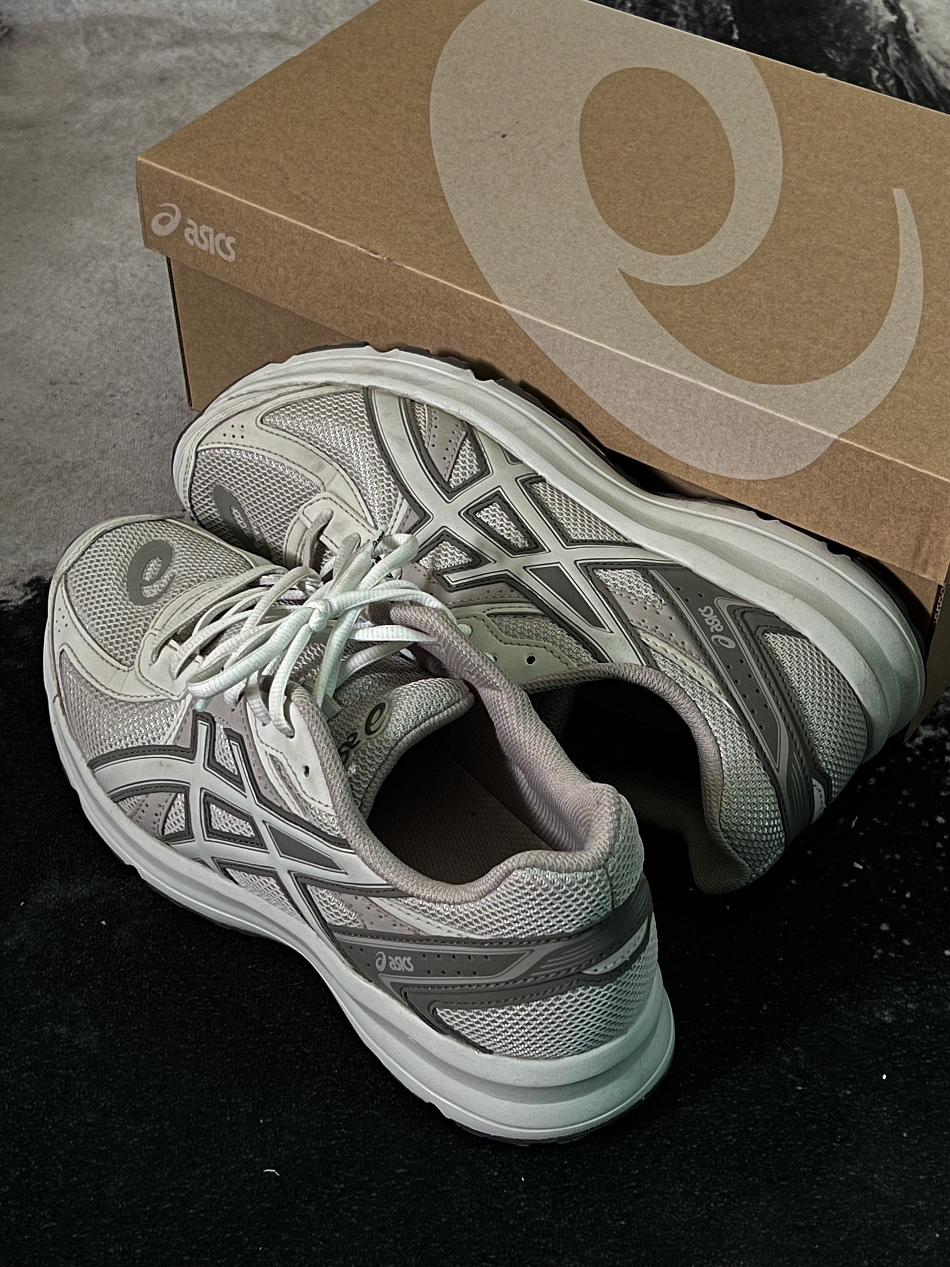 Asics Jog 100 S Sheet Rock - 2E Wide 착용 스타일 - 3