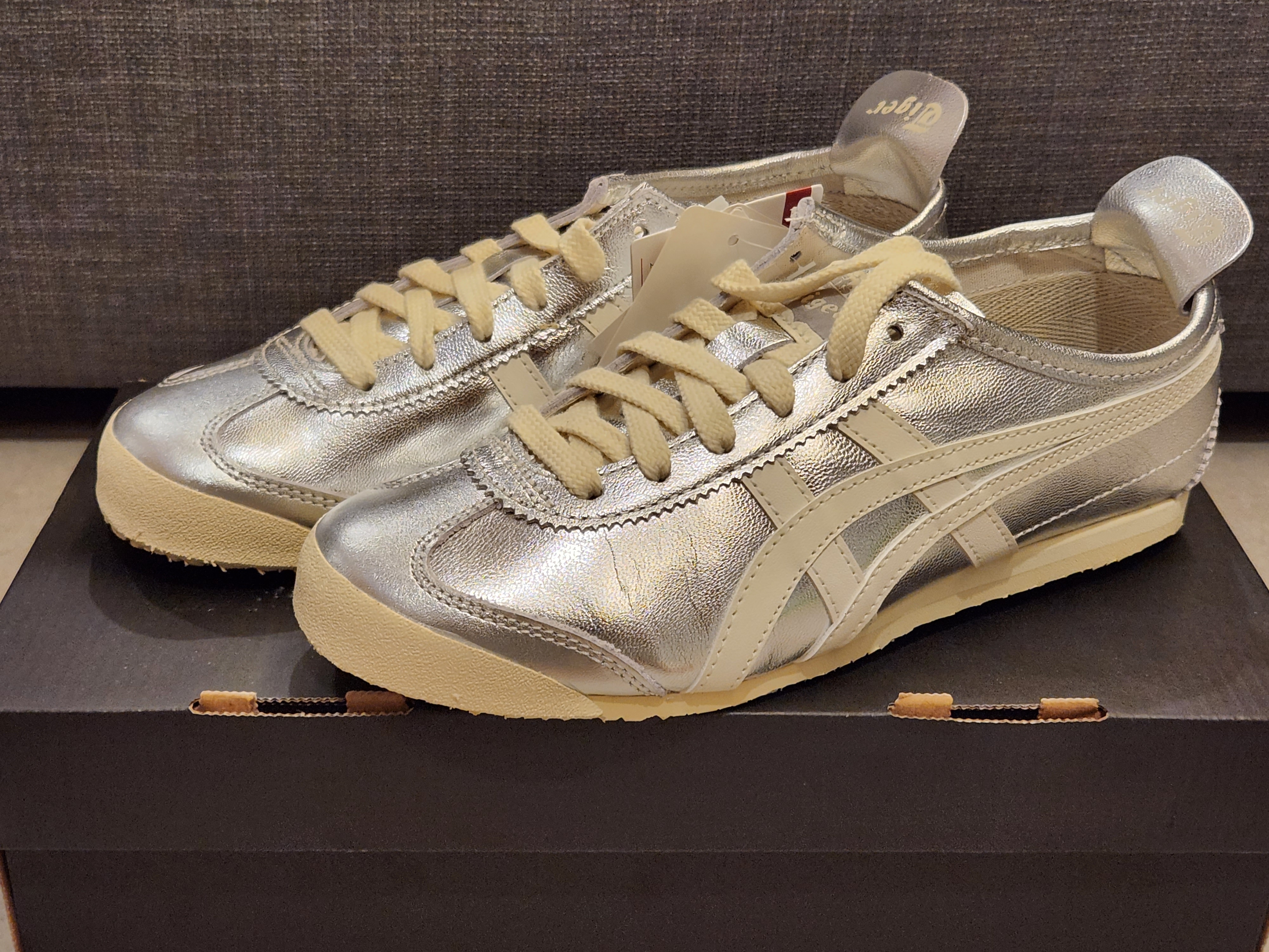 Onitsuka Tiger Mexico 66 White Silver 착용 스타일