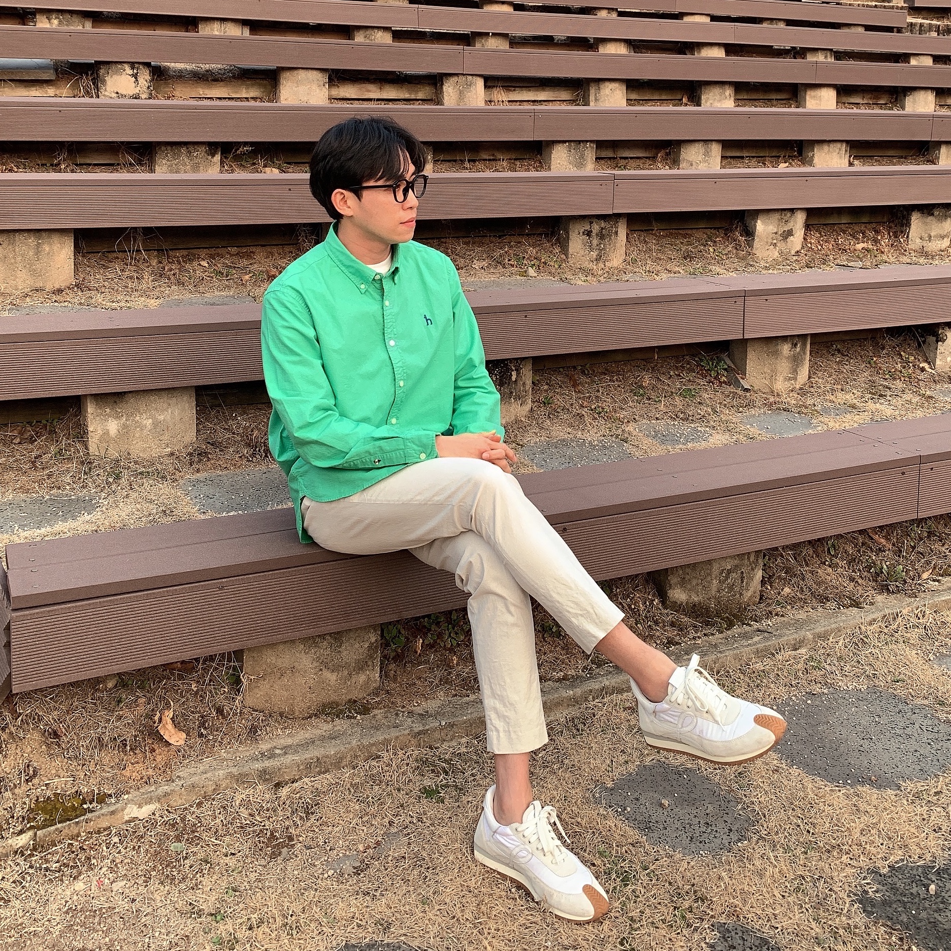 Loewe Flow Runner in Nylon and Suede White 착용 스타일 - 3