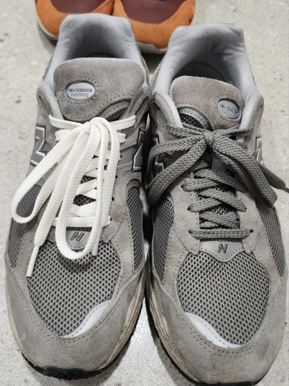 New Balance 2002R Grey 착용 스타일 - 1