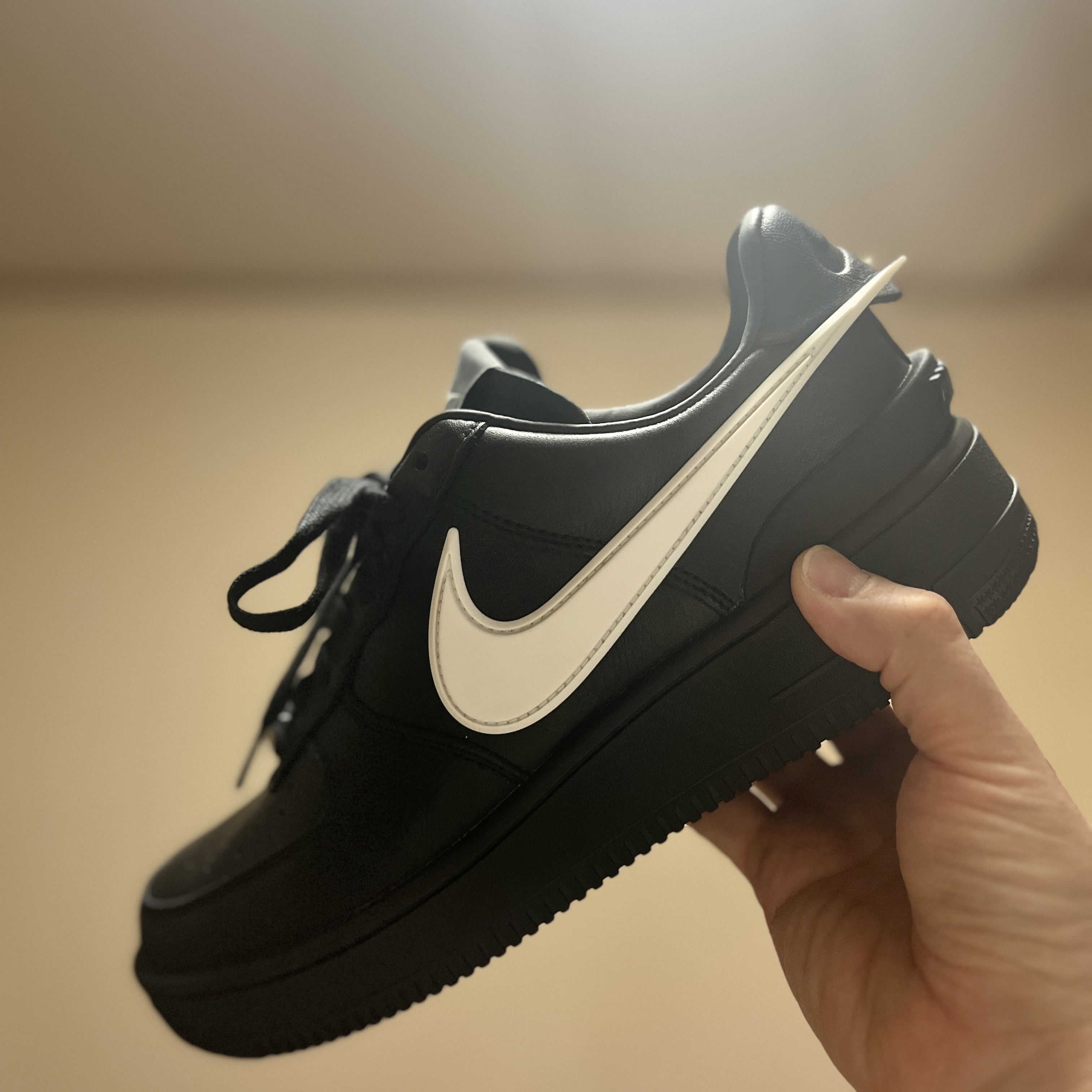 Nike x Ambush Air Force 1 Low SP Black 착용 스타일 - 3