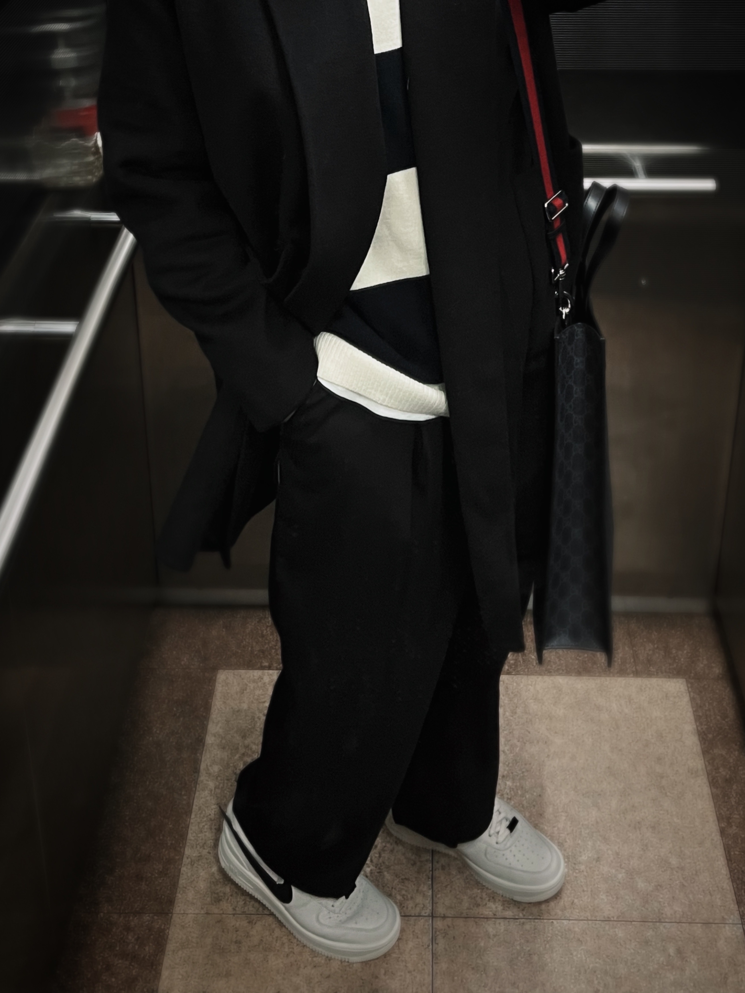 Nike x Ambush Air Force 1 Low SP Phantom, Gucci GG Tote Bag Black Grey 착용 스타일 - 1