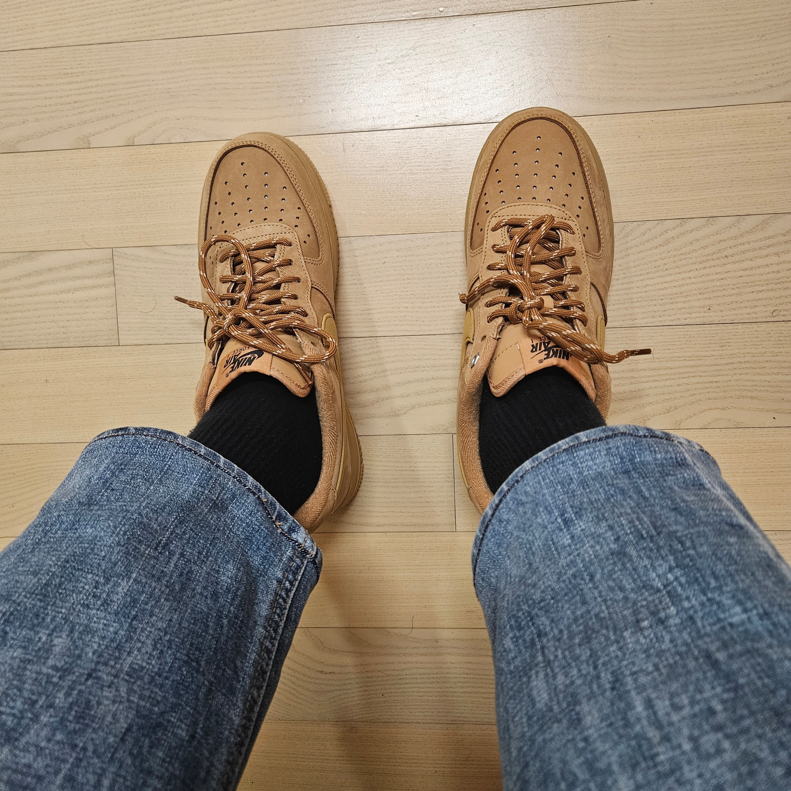Nike Air Force 1 '07 WB Flax 착용 스타일 - 1