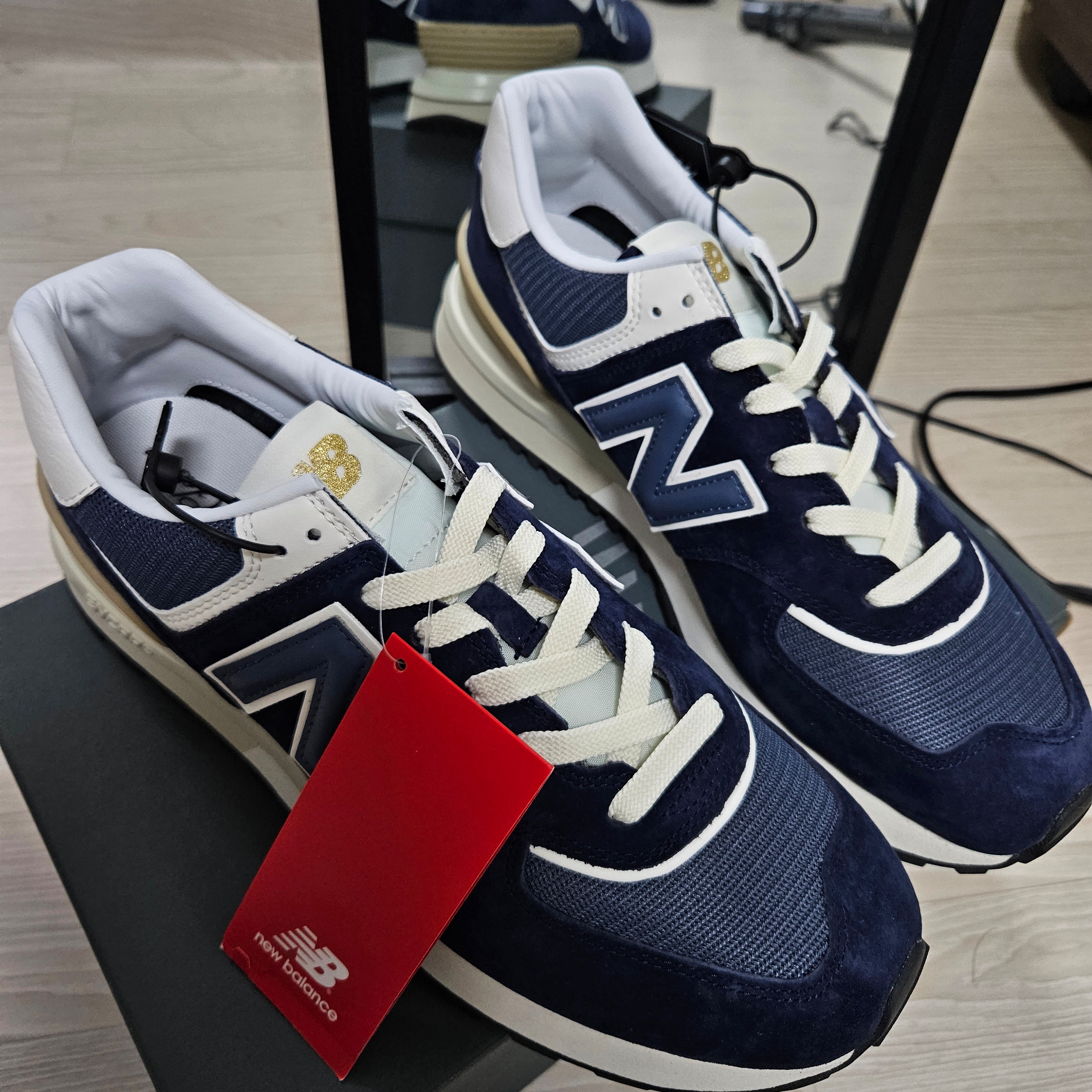 New Balance 574 Legacy Navy 착용 스타일 - 1