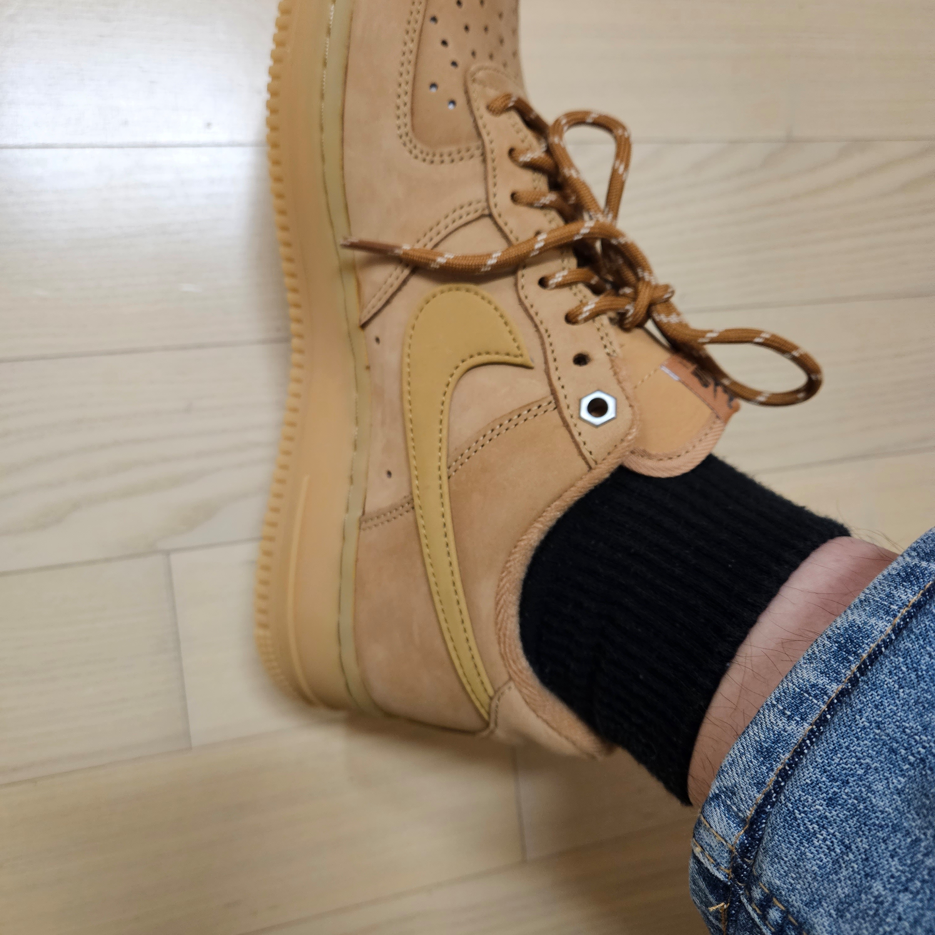 Nike Air Force 1 '07 WB Flax 착용 스타일 - 3