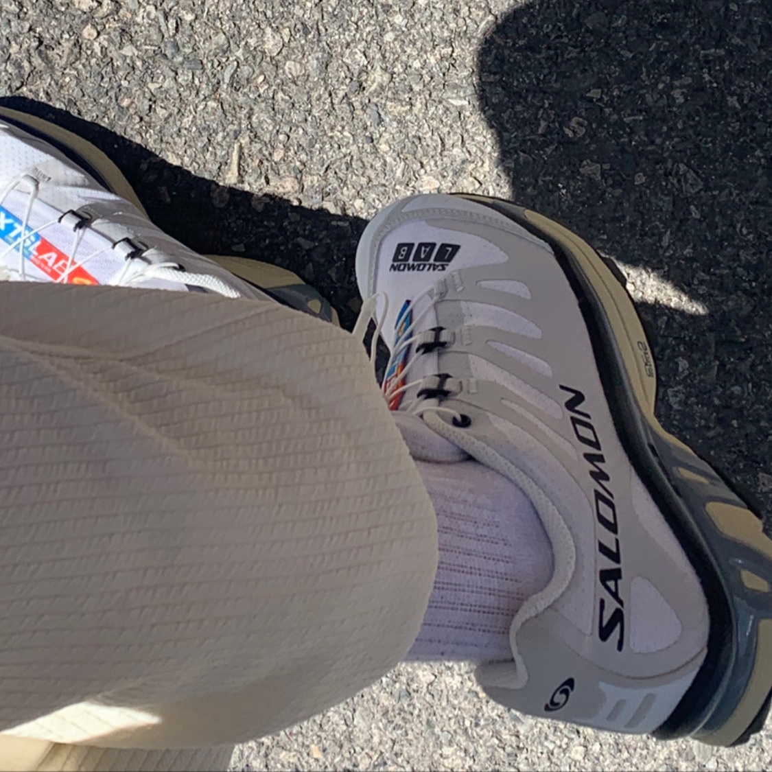 Salomon XT-4 White Lunar Rock 착용 스타일