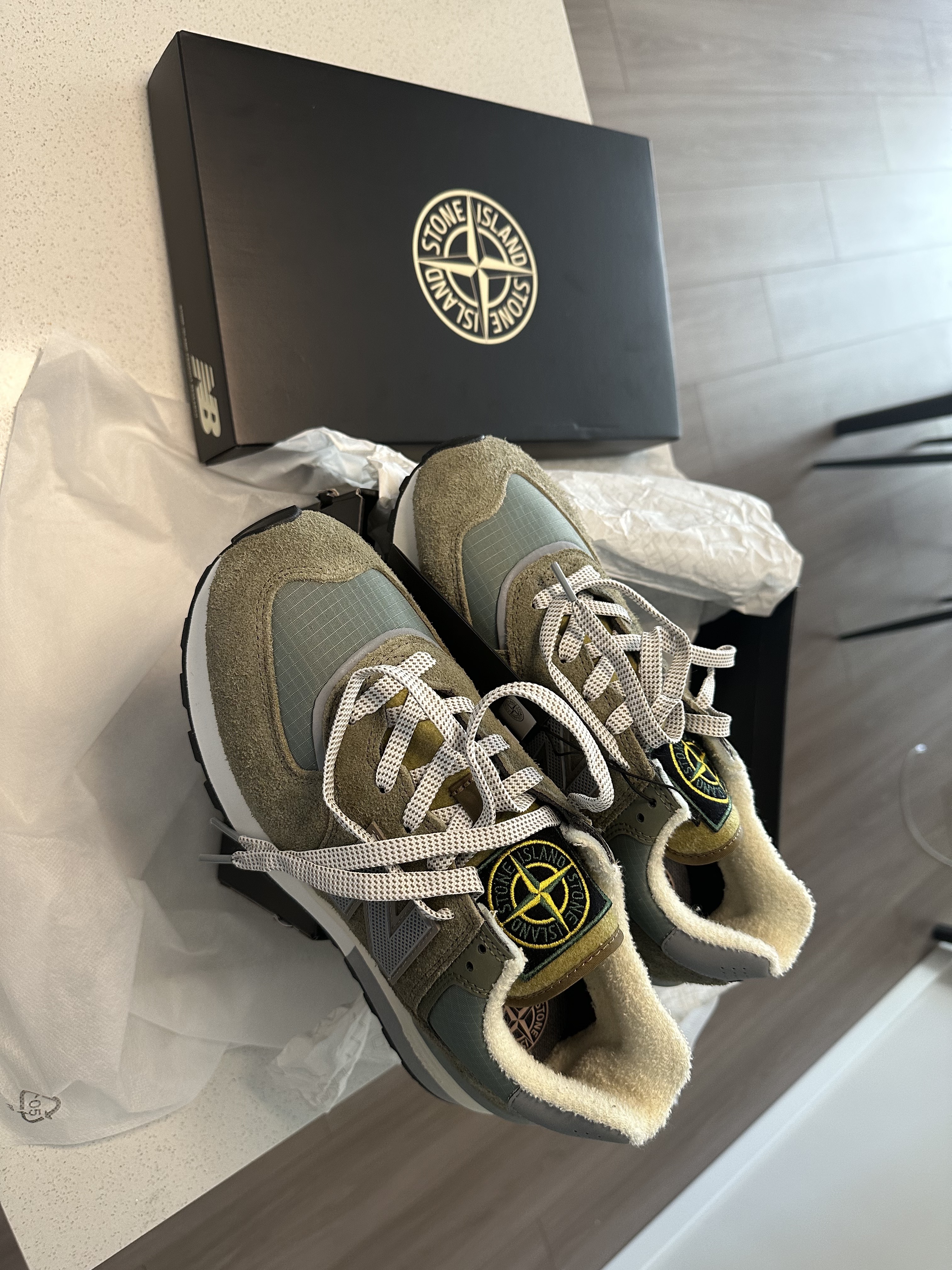 New Balance x Stone Island 574 Legacy Green 착용 스타일